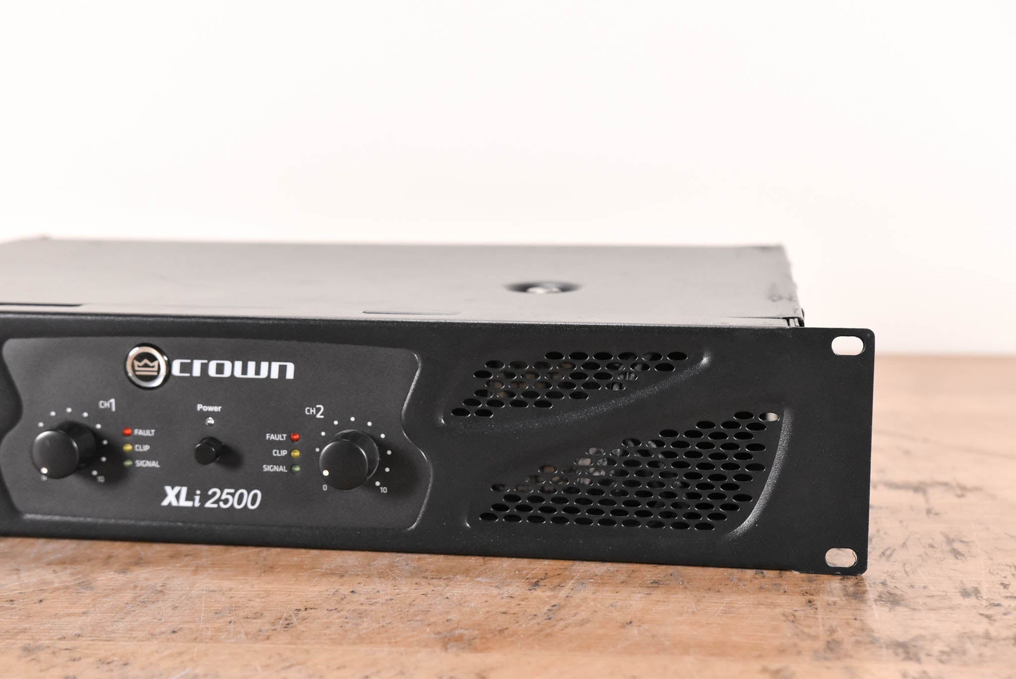 Crown XLi 2500 Two-Channel Power Amplifier