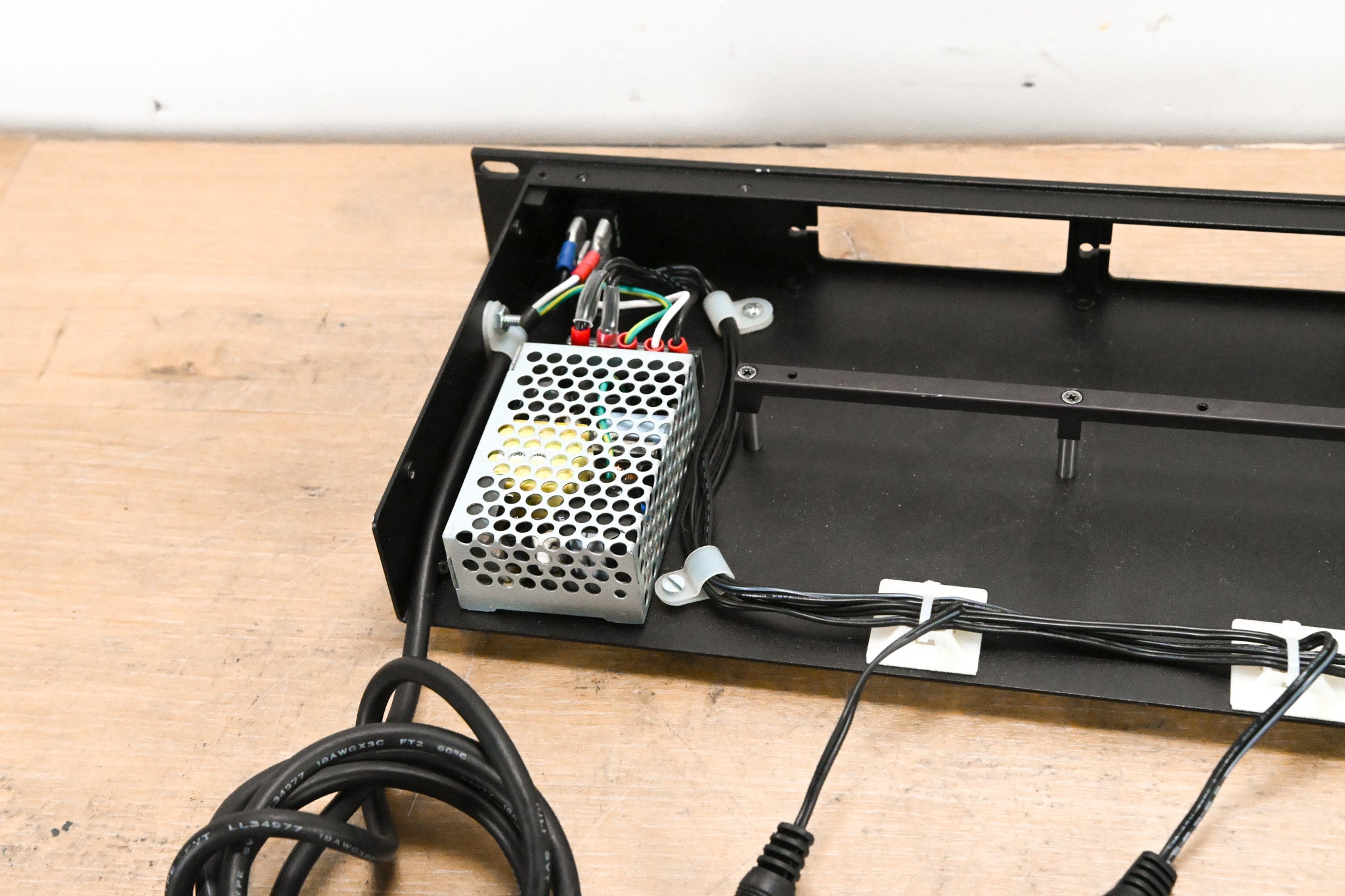 Lectrosonics RMP195 Four Bay Rackmount w/ Mean Well RS-25-15 PSU
