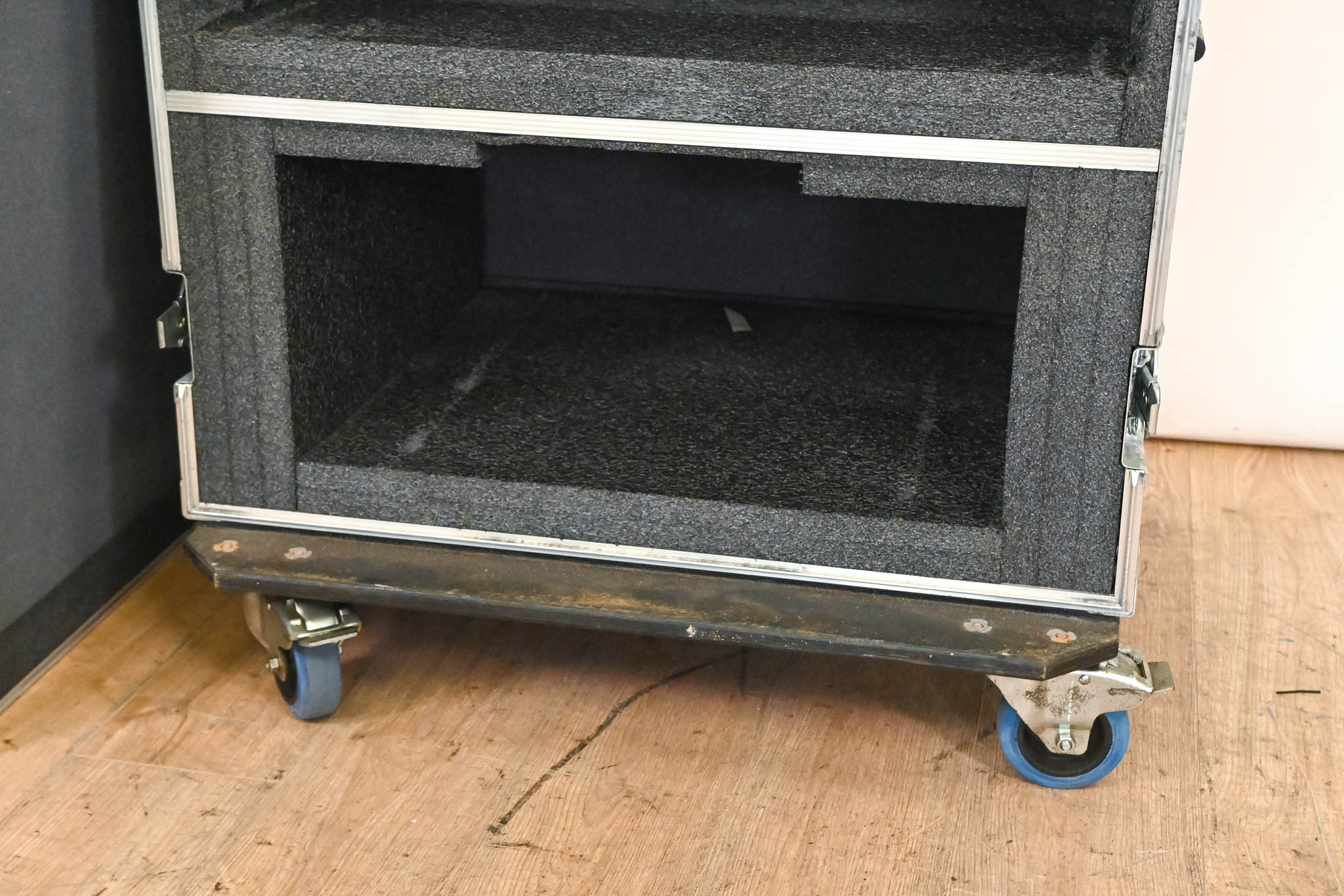 Circle Three Designs Custom Road Case 6RU, with 10" space and 9" space