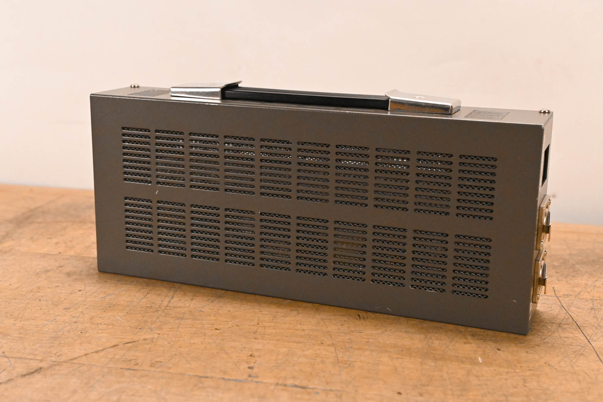 IDX System Technology IA-200a Dual-Channel Camera Power Supply