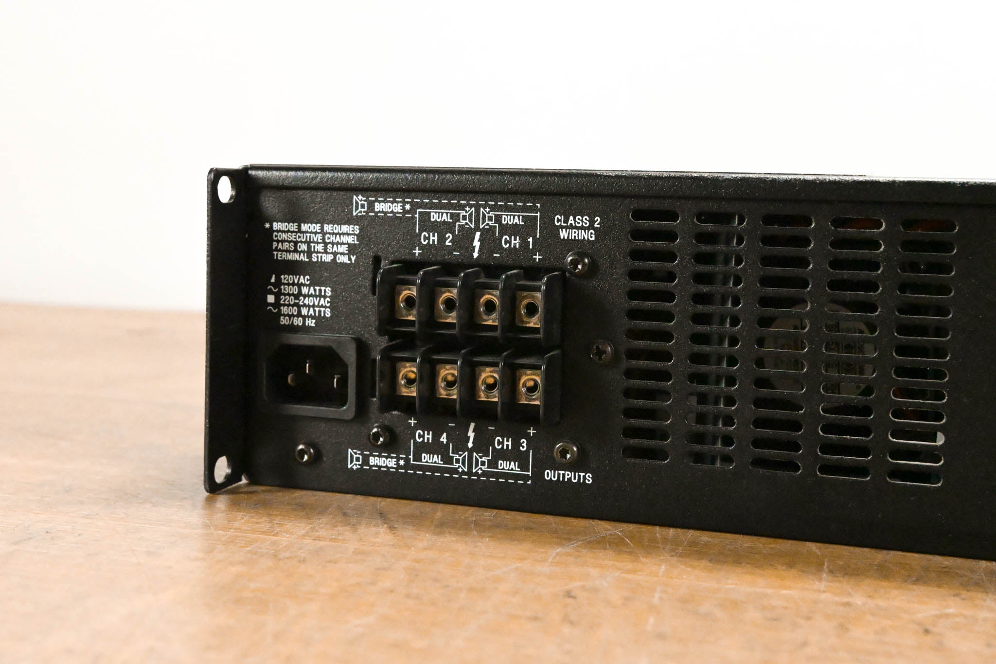Crown CTs 4200 Four-Channel, 260W Power Amplifier