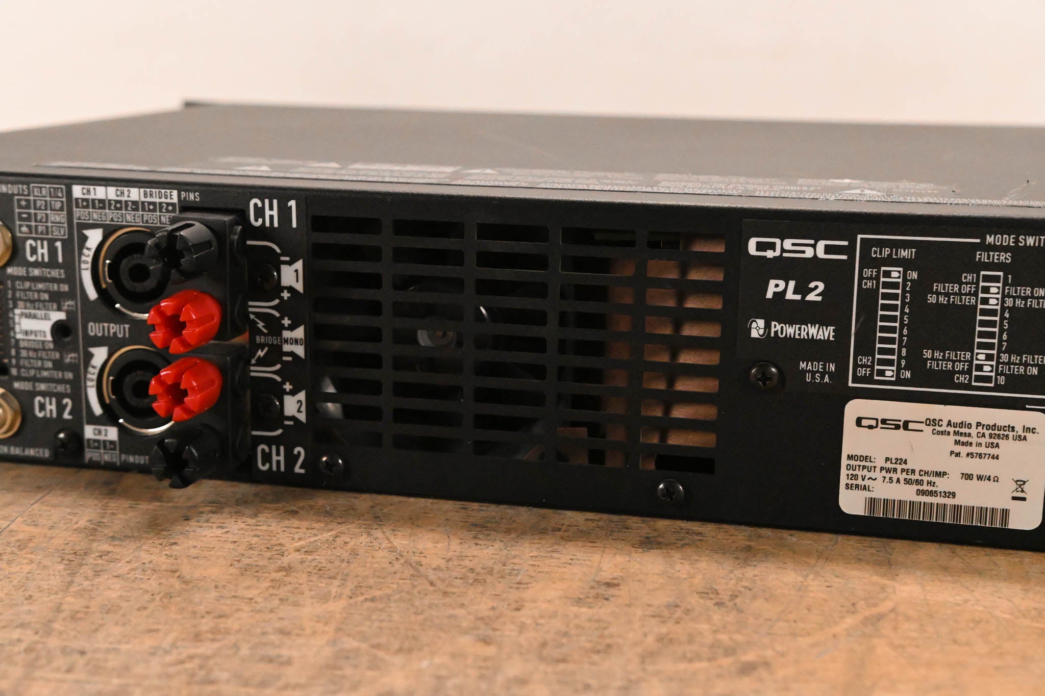 QSC PL224 PowerLight 2 Series 2-Channel Power Amplifier
