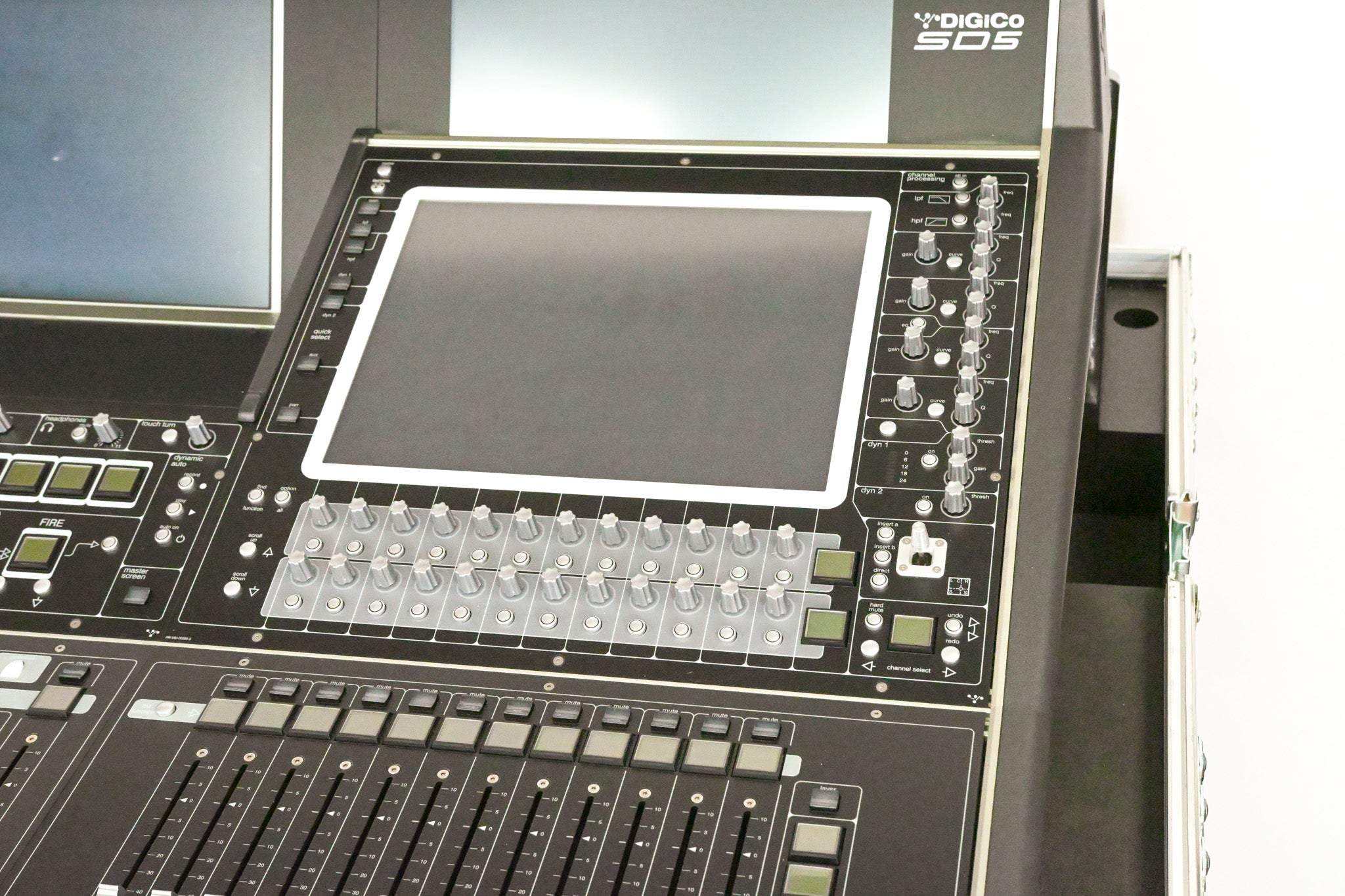 DiGiCo SD5 Digital Mixing Console w/ Waves Card, ST Optical & Road Case