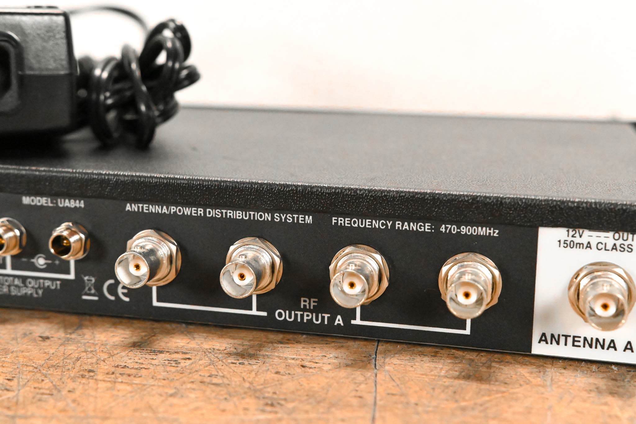 Shure UA844US Wideband UHF Antenna and Power Distributor