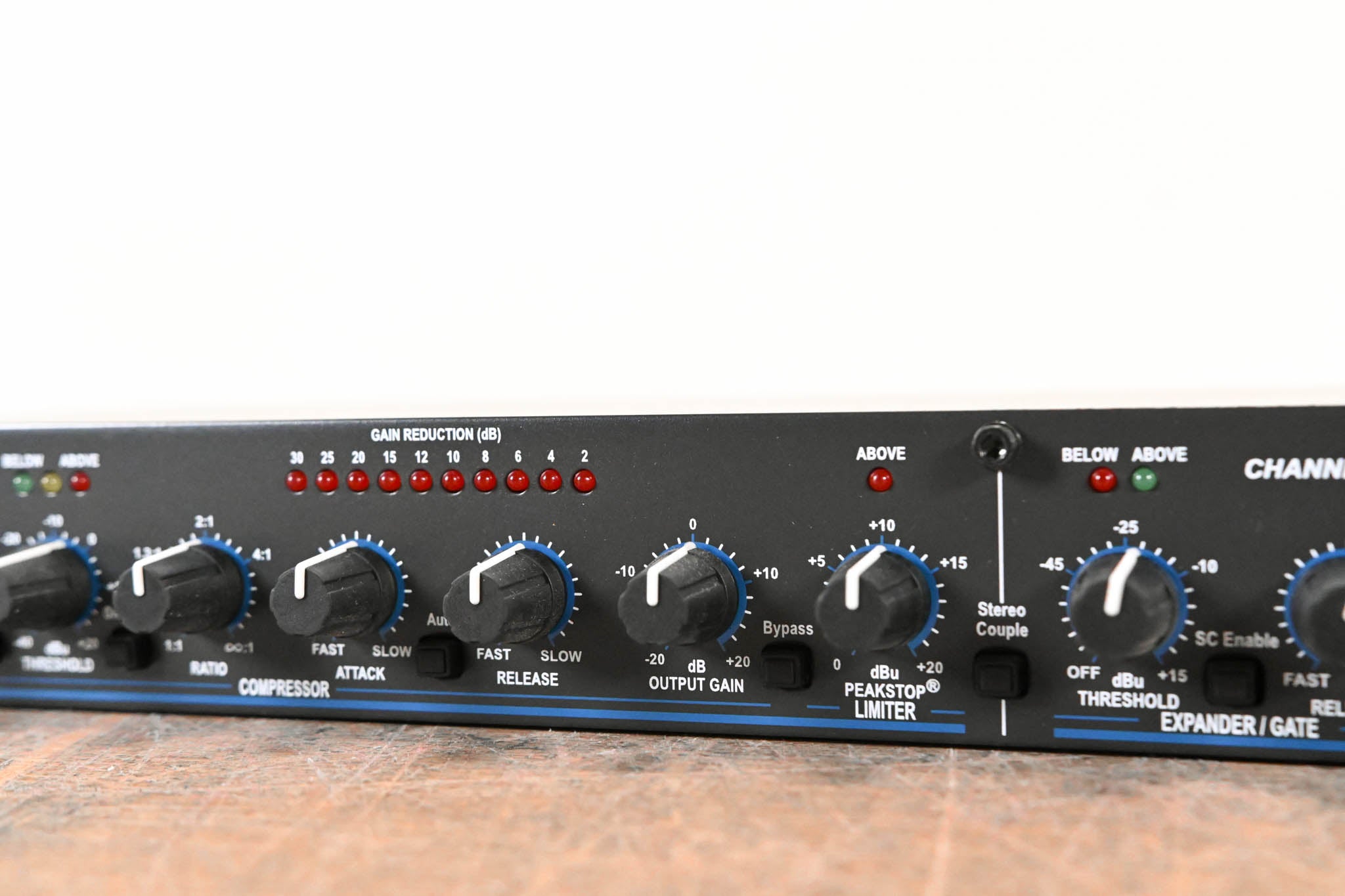 dbx 166XL 2-Channel Compressor/Limiter/Gate