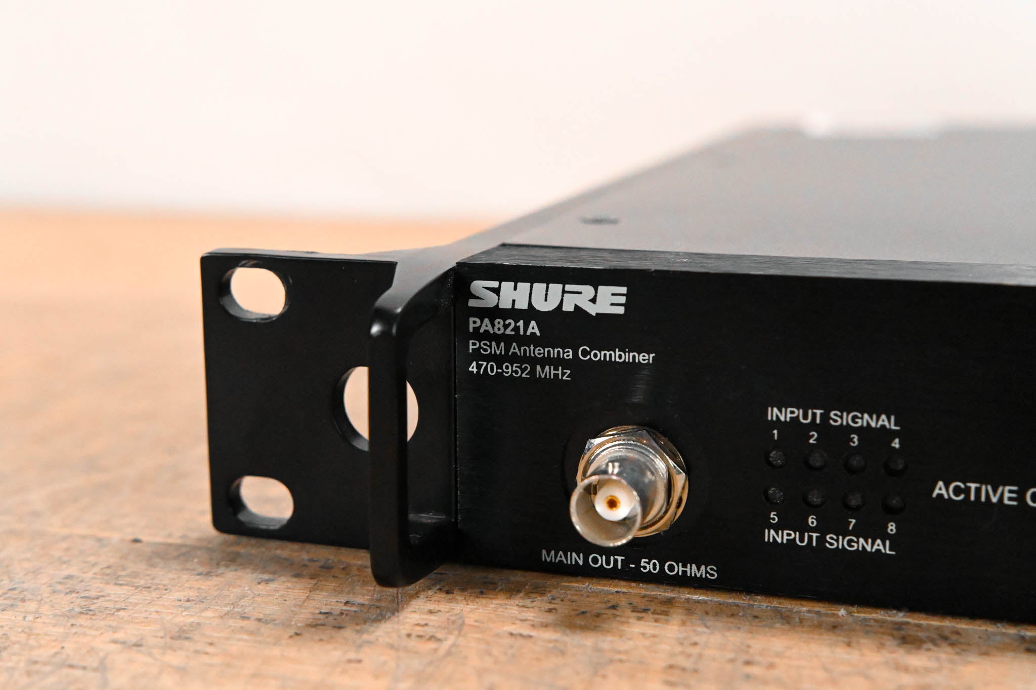 Shure PA821A Antenna Combiner for PSM Wireless Systems  - 470-952 MHz