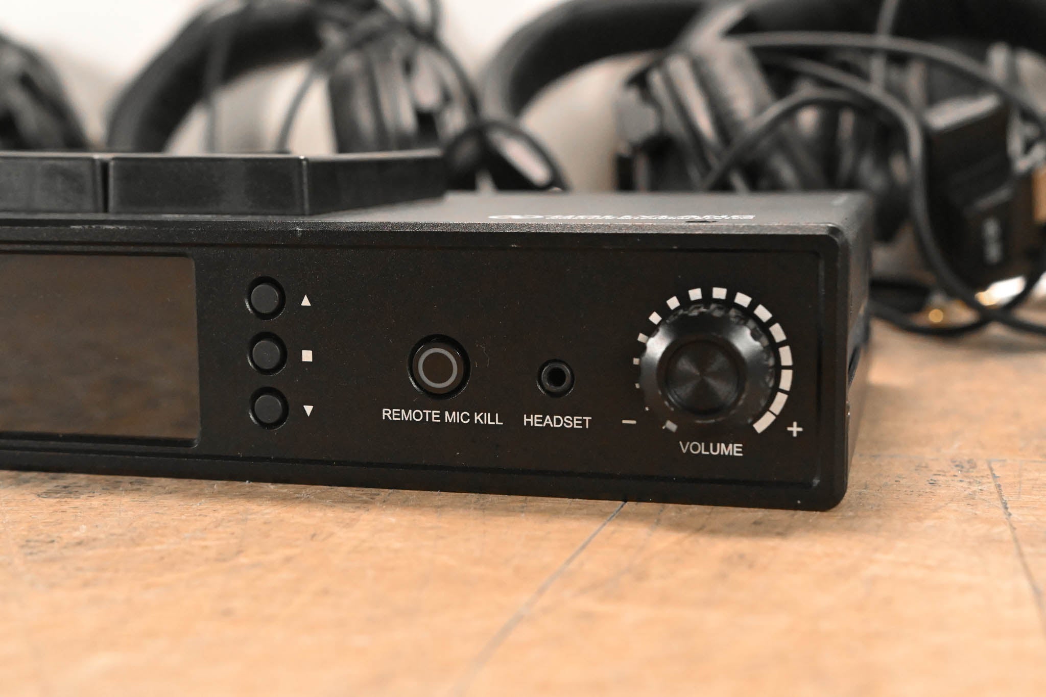 Hollyland Mars T1000 Full-Duplex Intercom System with four Transceivers