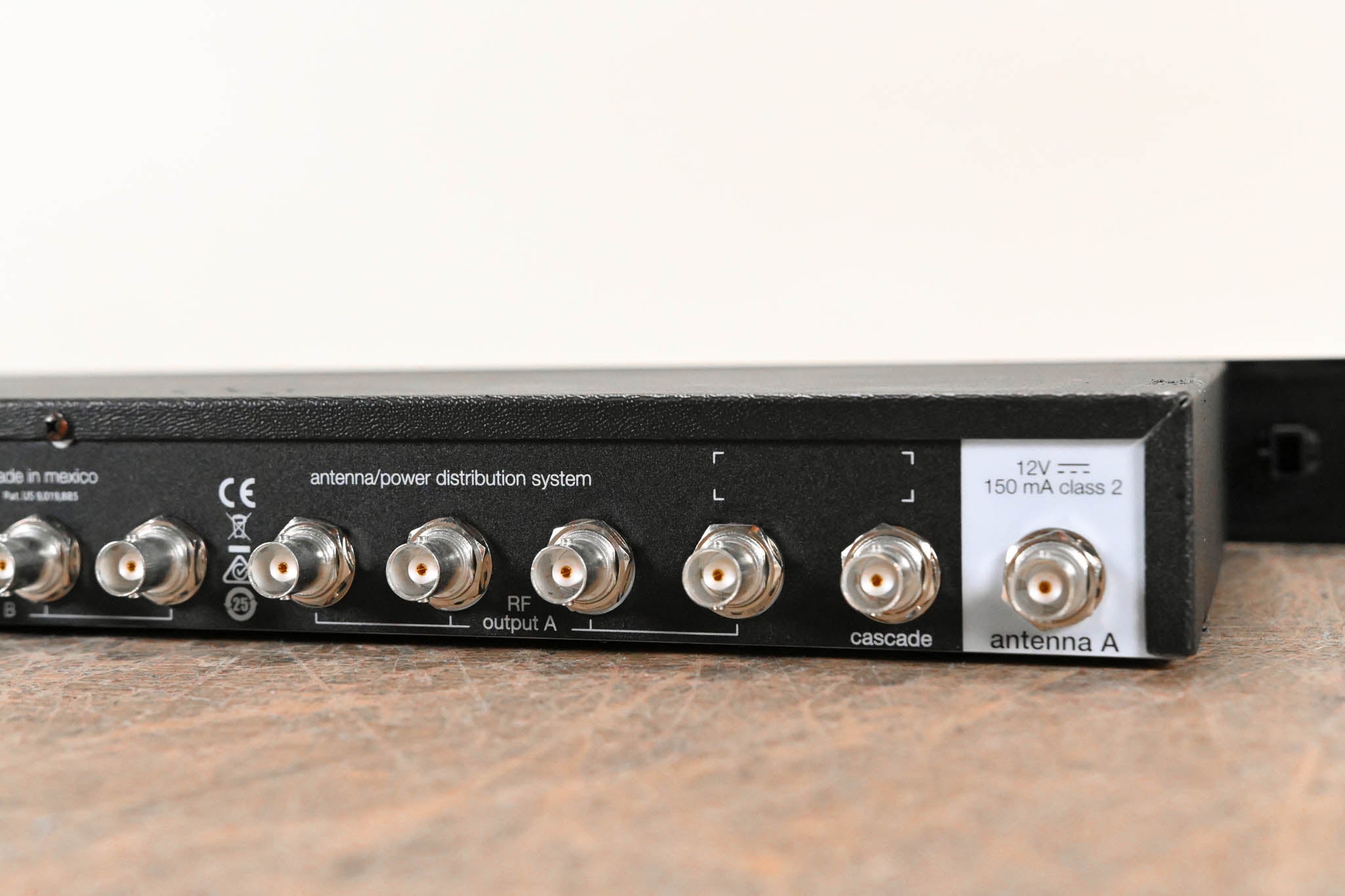 Shure UA844+SWB UHF Wideband Antenna Distribution System NO POWER SUPPLY