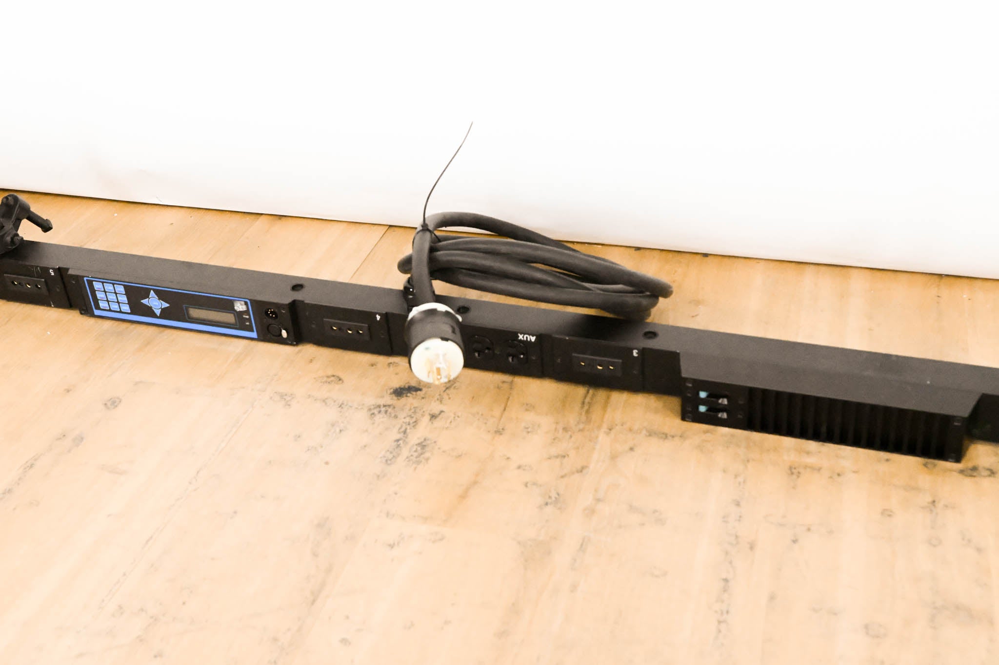 ETC SB6-10M 6 x 10A (1200W) SmartBar with Stage Pin Connectors