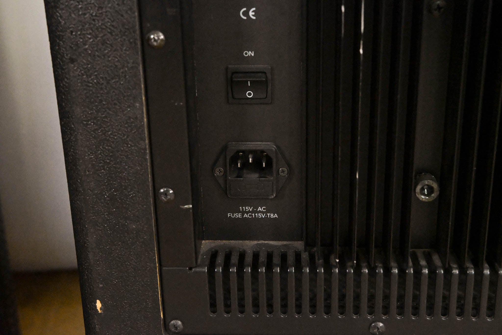 Mackie SR1530 Active 3-Way Sound Reinforcement Speaker (PAIR)