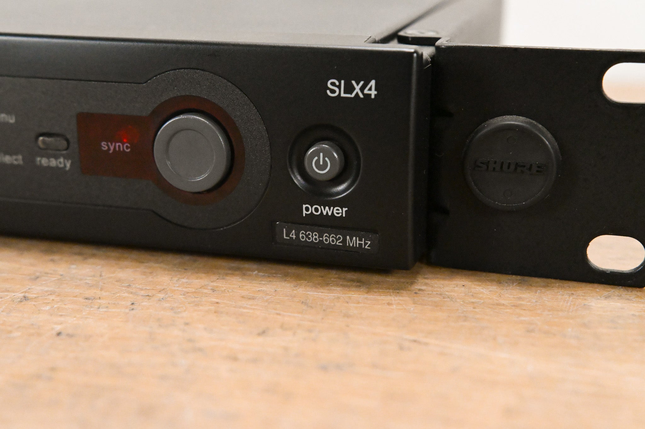 Shure SLX4 Wireless Receiver - L4 Band: 638-662 MHz (NO POWER SUPPLY)