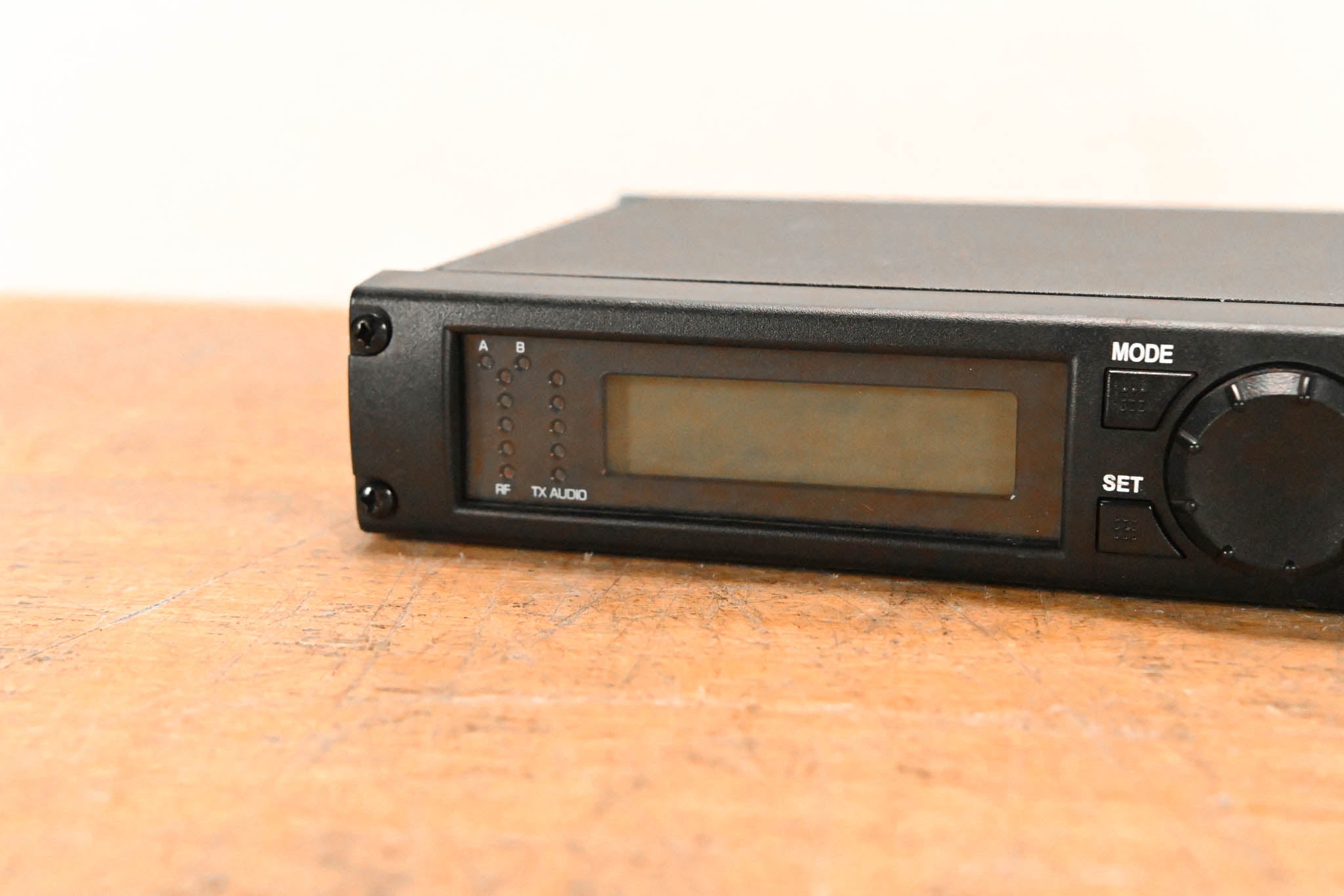 Shure ULXP4 Wireless Receiver - G3 Band: 470-506 MHz (NO POWER SUPPLY)