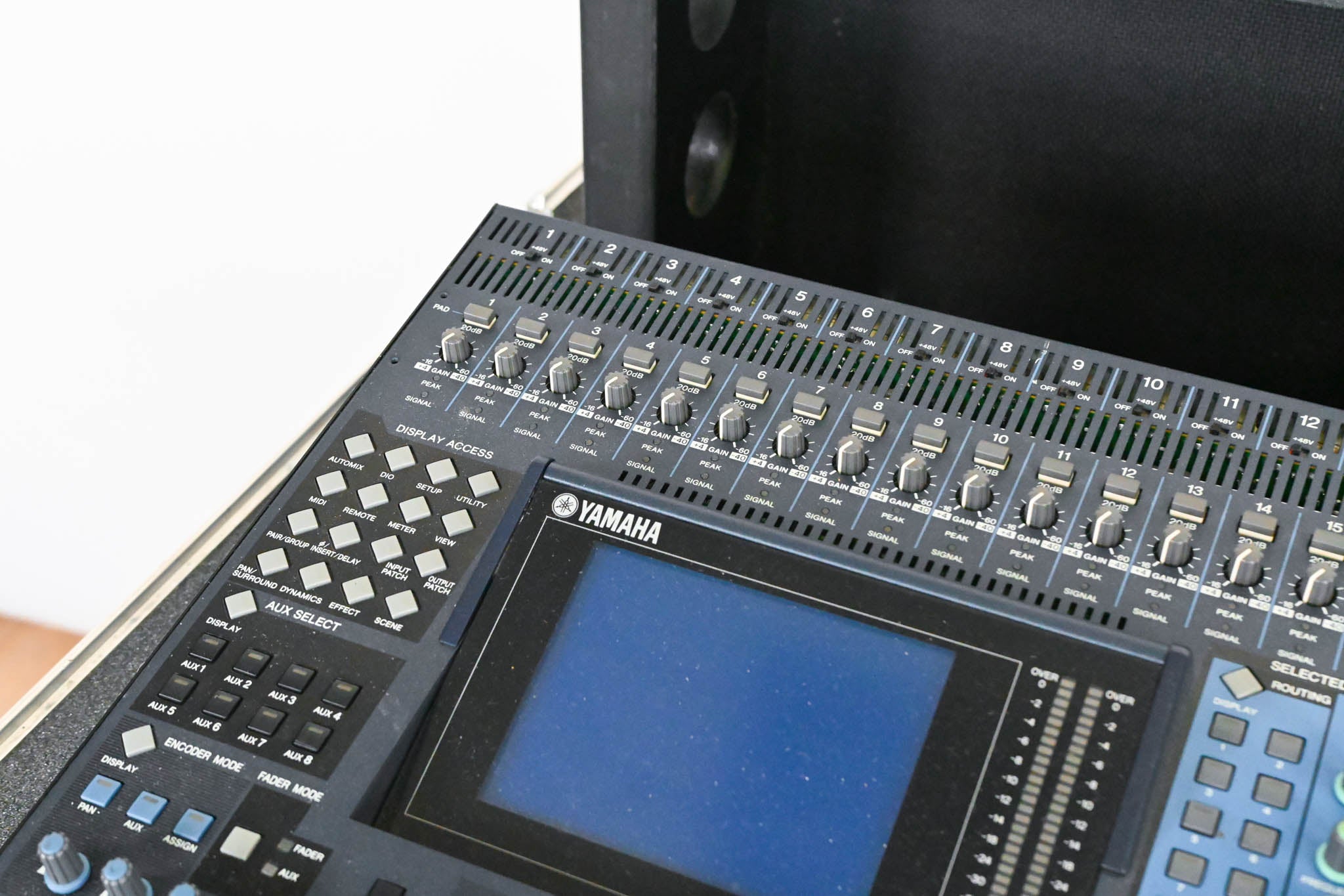 Yamaha DM1000 48-Channel Digital Audio Mixing Console w/ Road Case