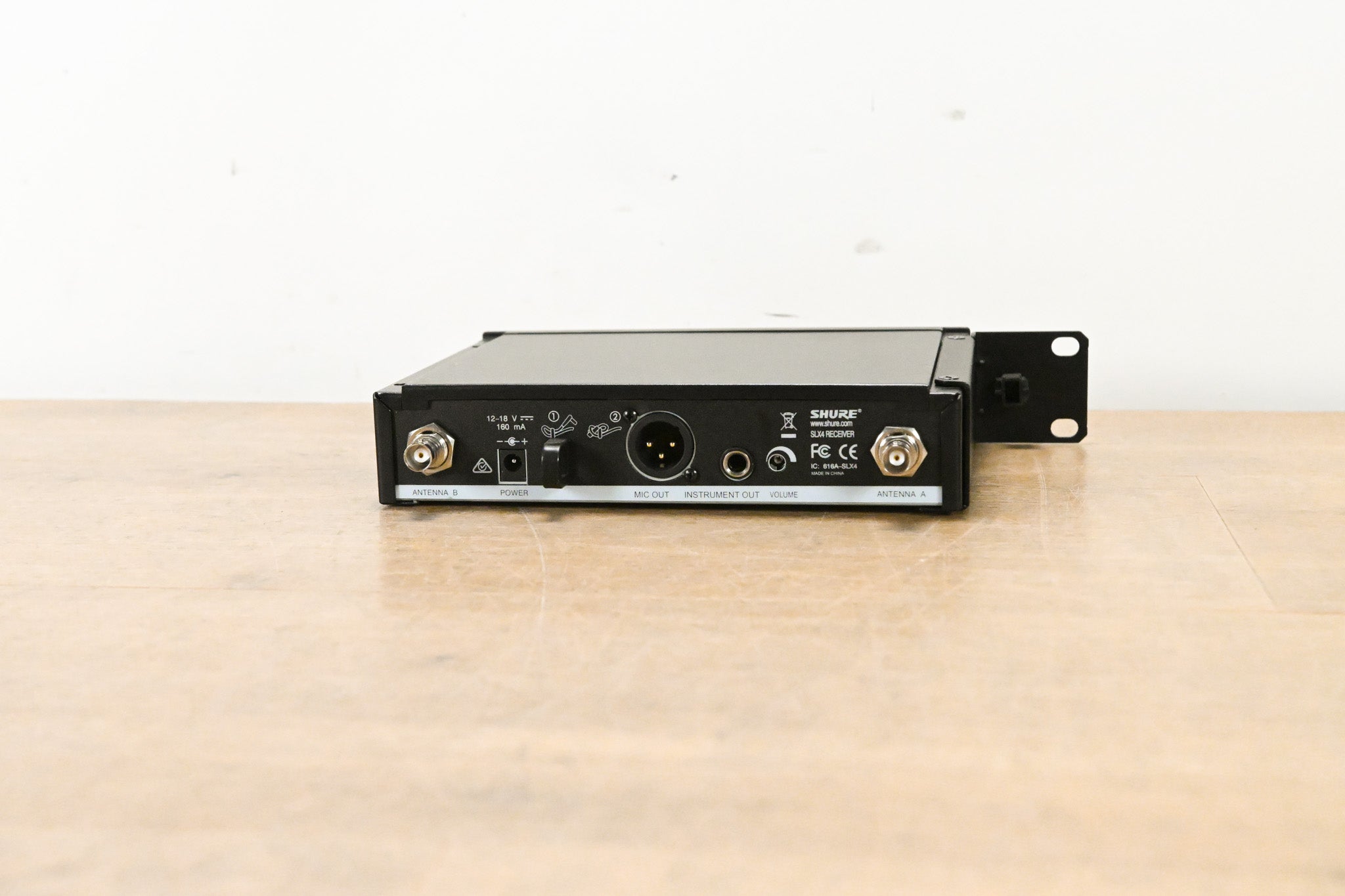 Shure SLX4 Wireless Receiver - G4 Band: 470-494 MHz (NO POWER SUPPLY)