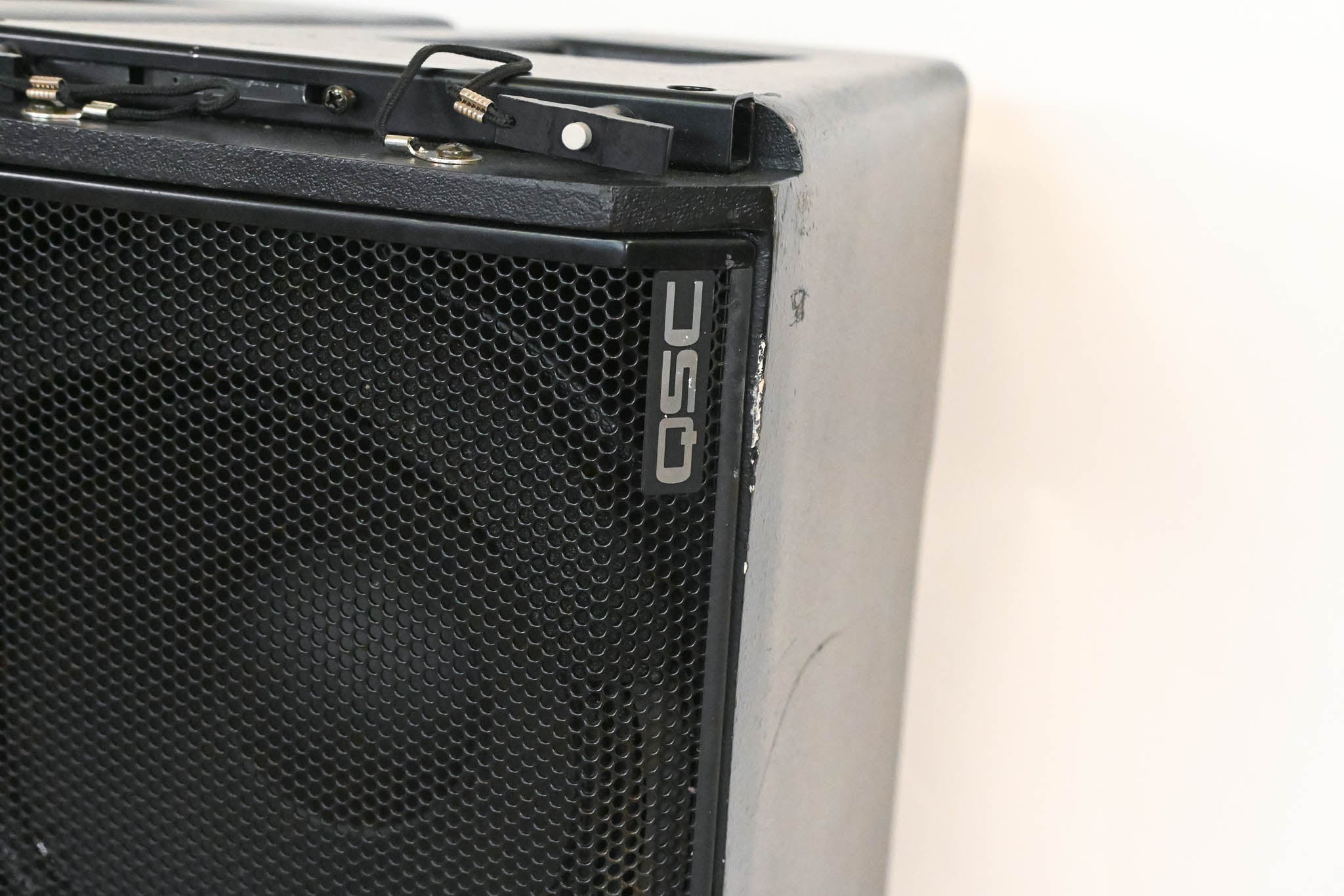 QSC WideLine-10 Dual 10-Inch Wide Line Array Speaker (PAIR)