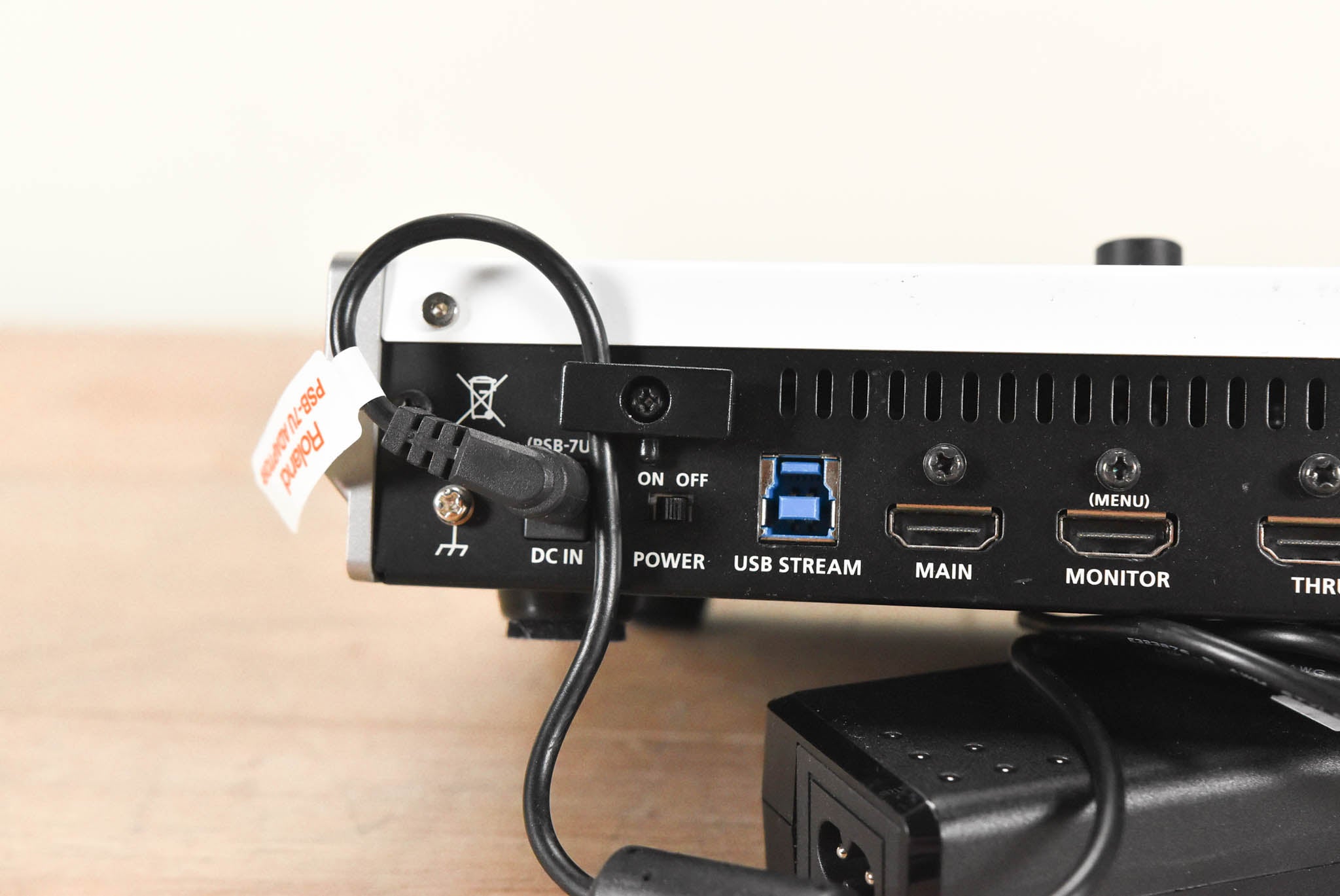その他 Roland AV STREAMING MIXER VR-1HD Roland VR-1HD A/V Streaming Mixer – Kraft Music