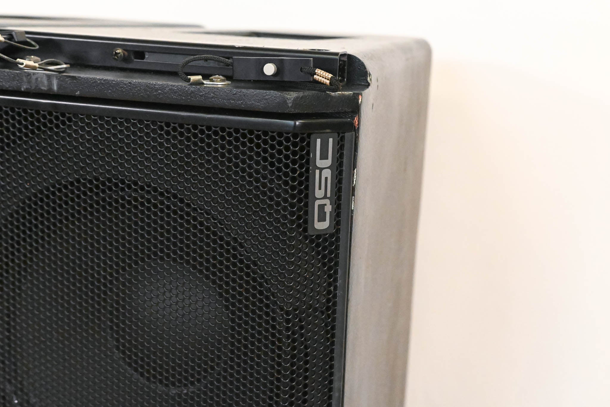 QSC WideLine-10 Dual 10-Inch Wide Line Array Speaker (PAIR)