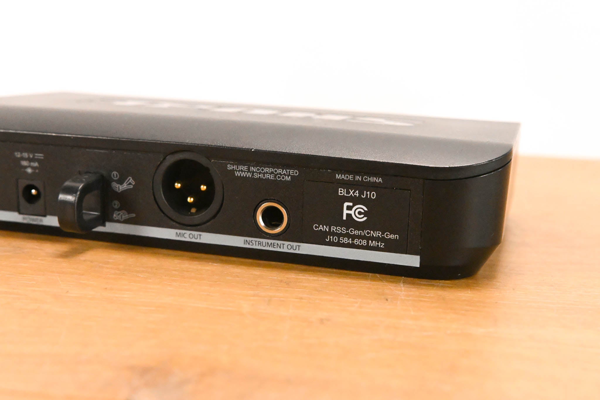 Shure BLX4 Wireless Receiver - J10 Band: 584-608MHz (NO POWER SUPPLY)