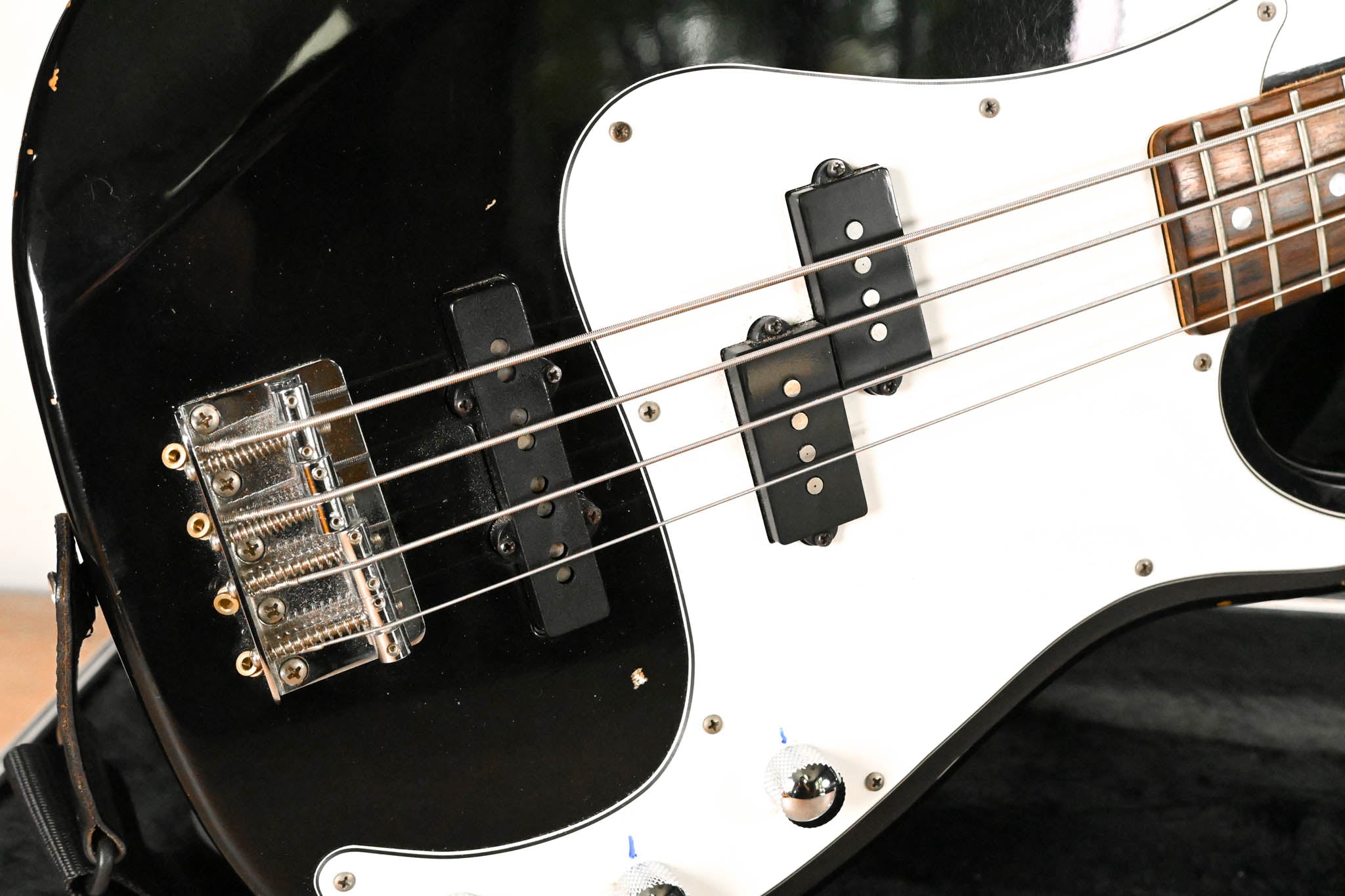 Peavey Forum 4-String Bass Guitar with Hard Case