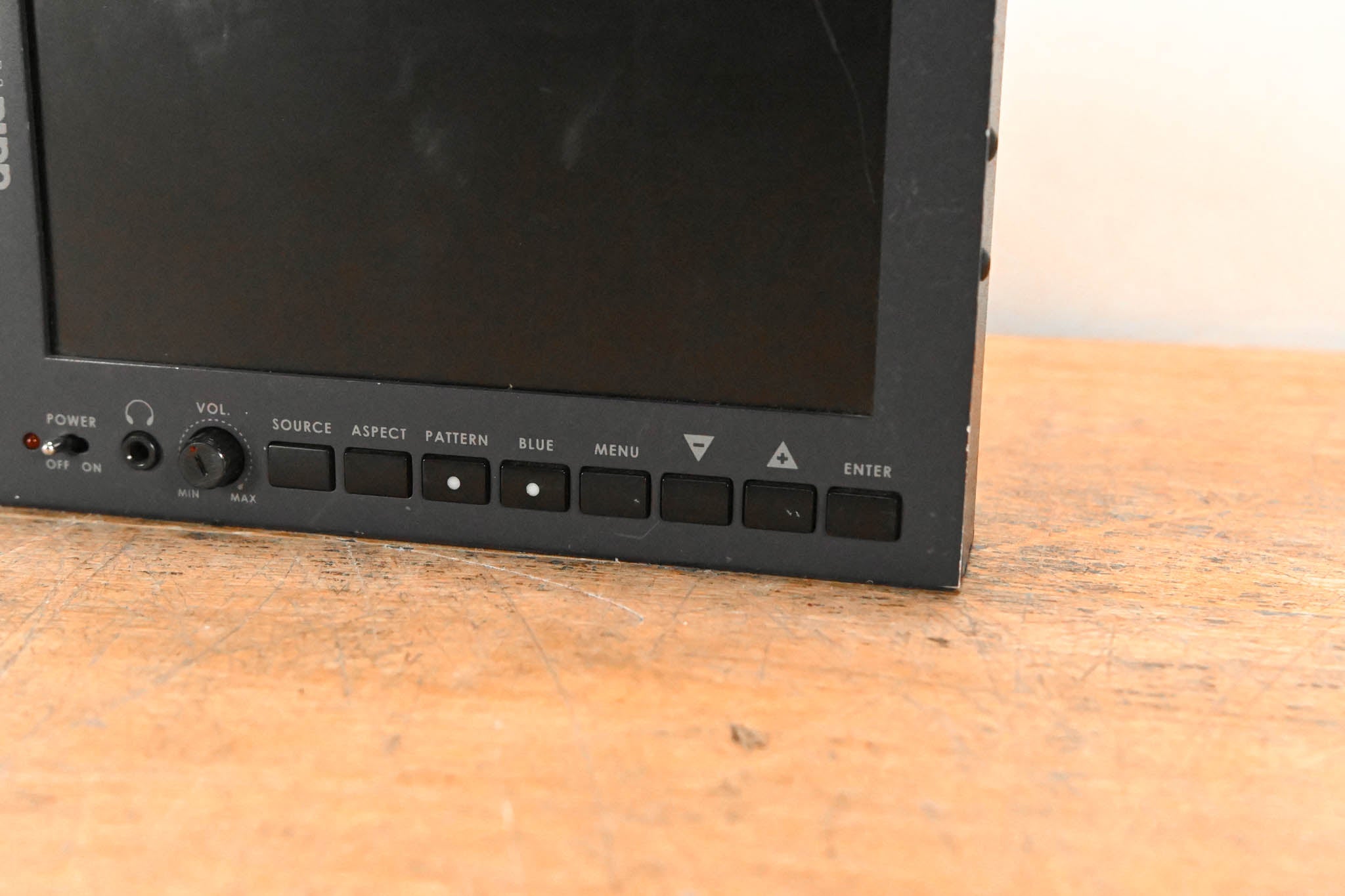 Datavideo TLM-700HD 7" HD/SD TFT LCD Monitor w/ V-Mount Battery Adapter
