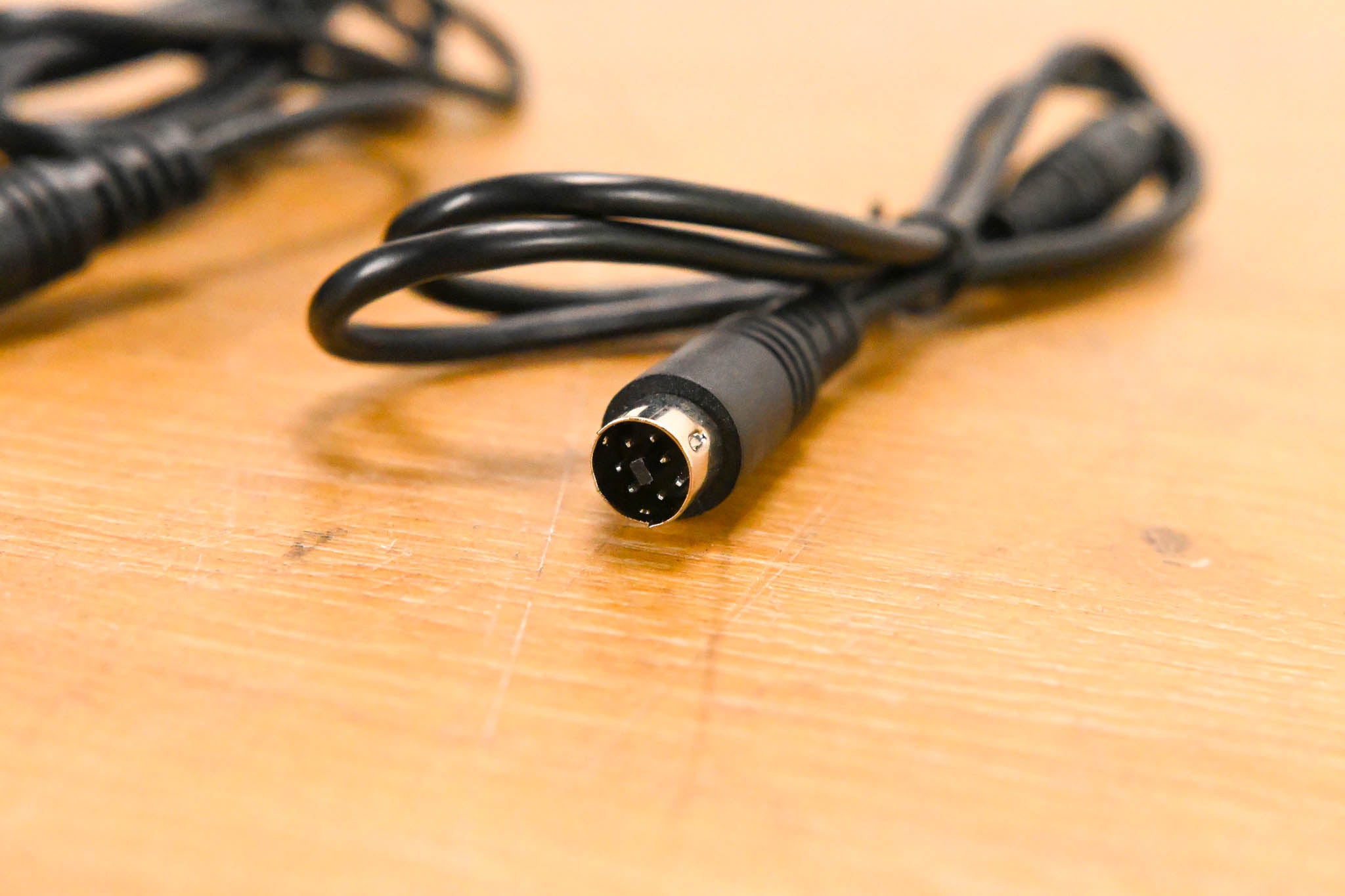 IK Multimedia iRig PowerBridge Power Source - Lightning Adapter