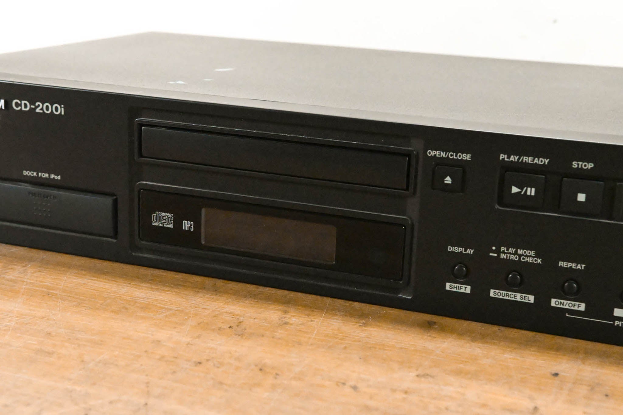 TASCAM CD-200i Rackmountable CD Player with iPod Dock