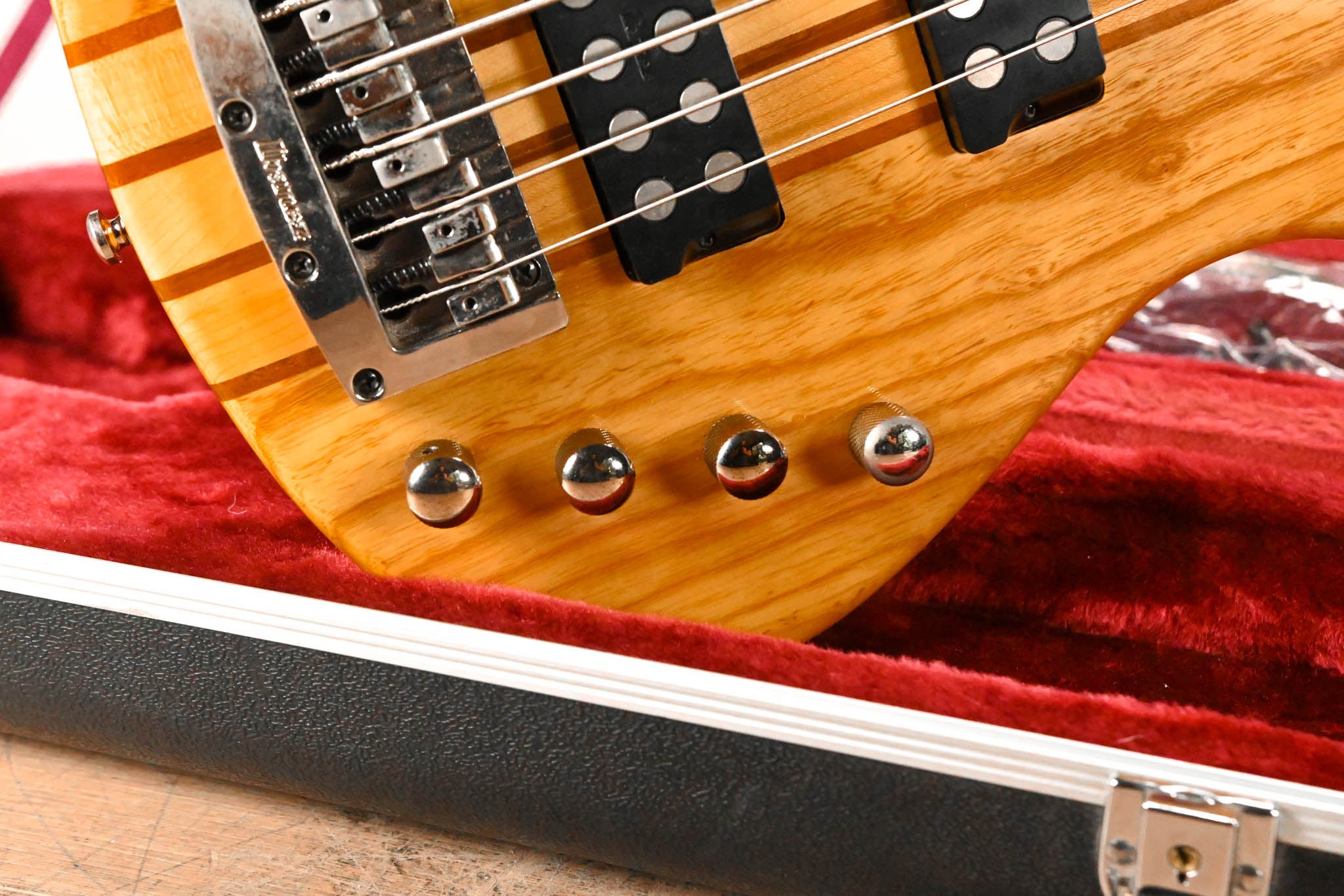 Ibanez SOUNDGEAR SRX705 5 String Standard Bass Guitar w/ Hard Case
