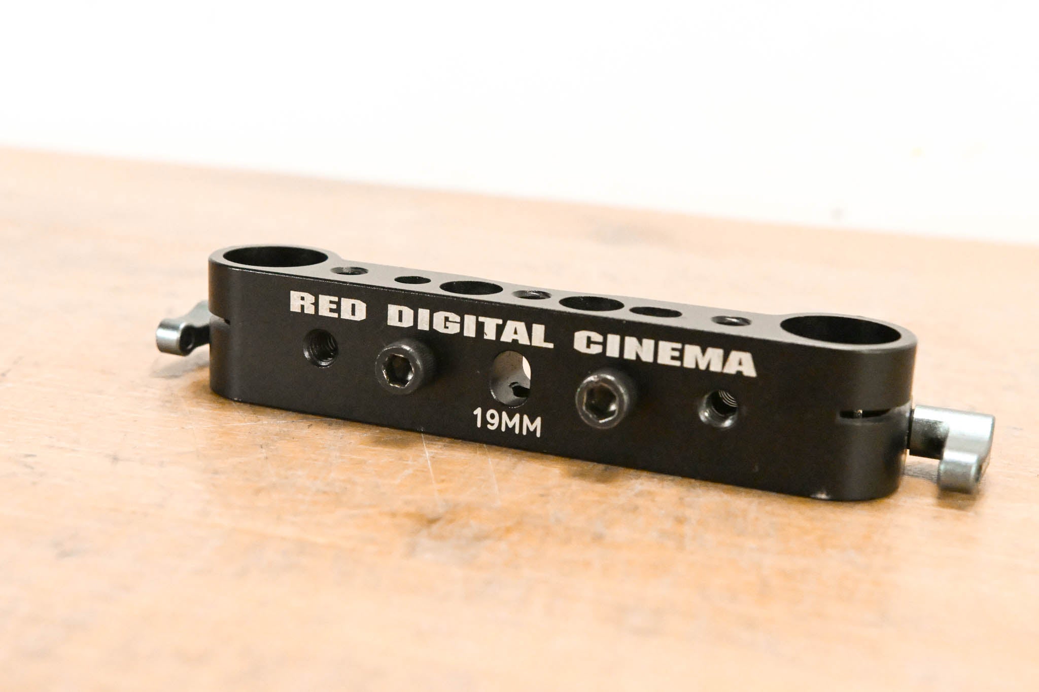 RED Digital Cinema DSMC 19mm Universal Mount