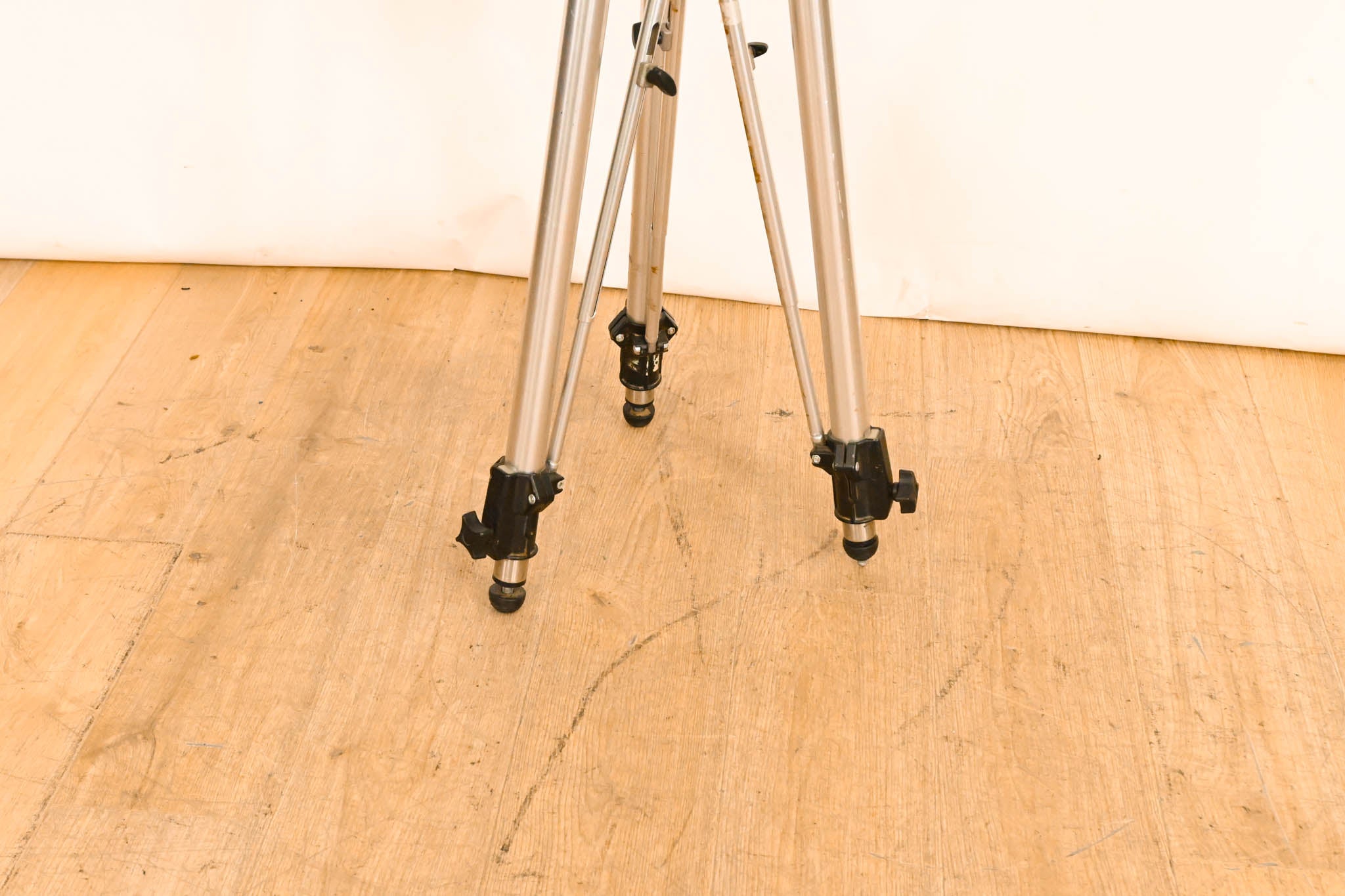 Manfrotto/Bogen 3068 Video Tripod with 3066 Fluid Head