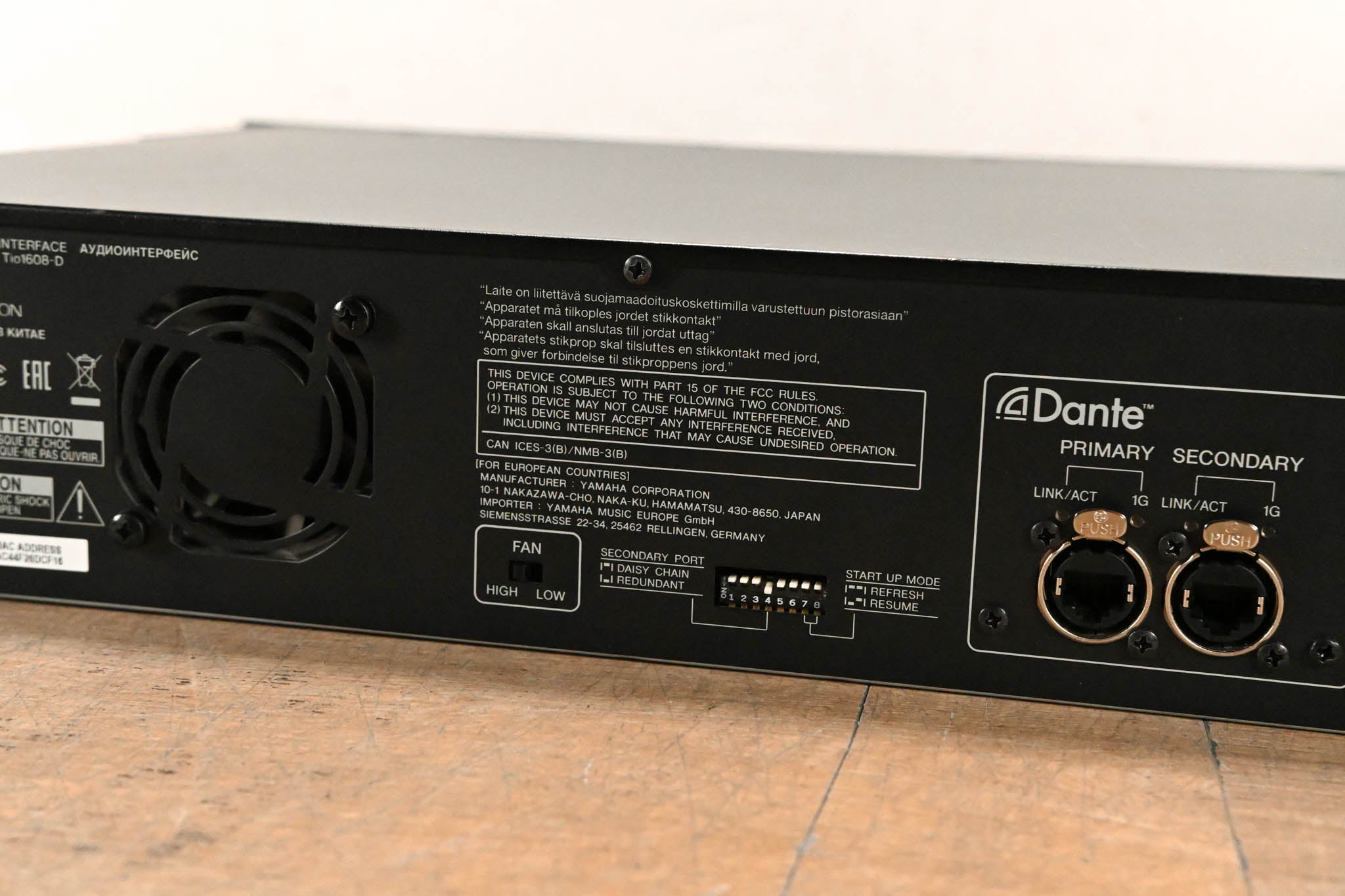 Yamaha Tio1608-D 16-Input/8-Output Dante Stagebox for TF Series Mixers