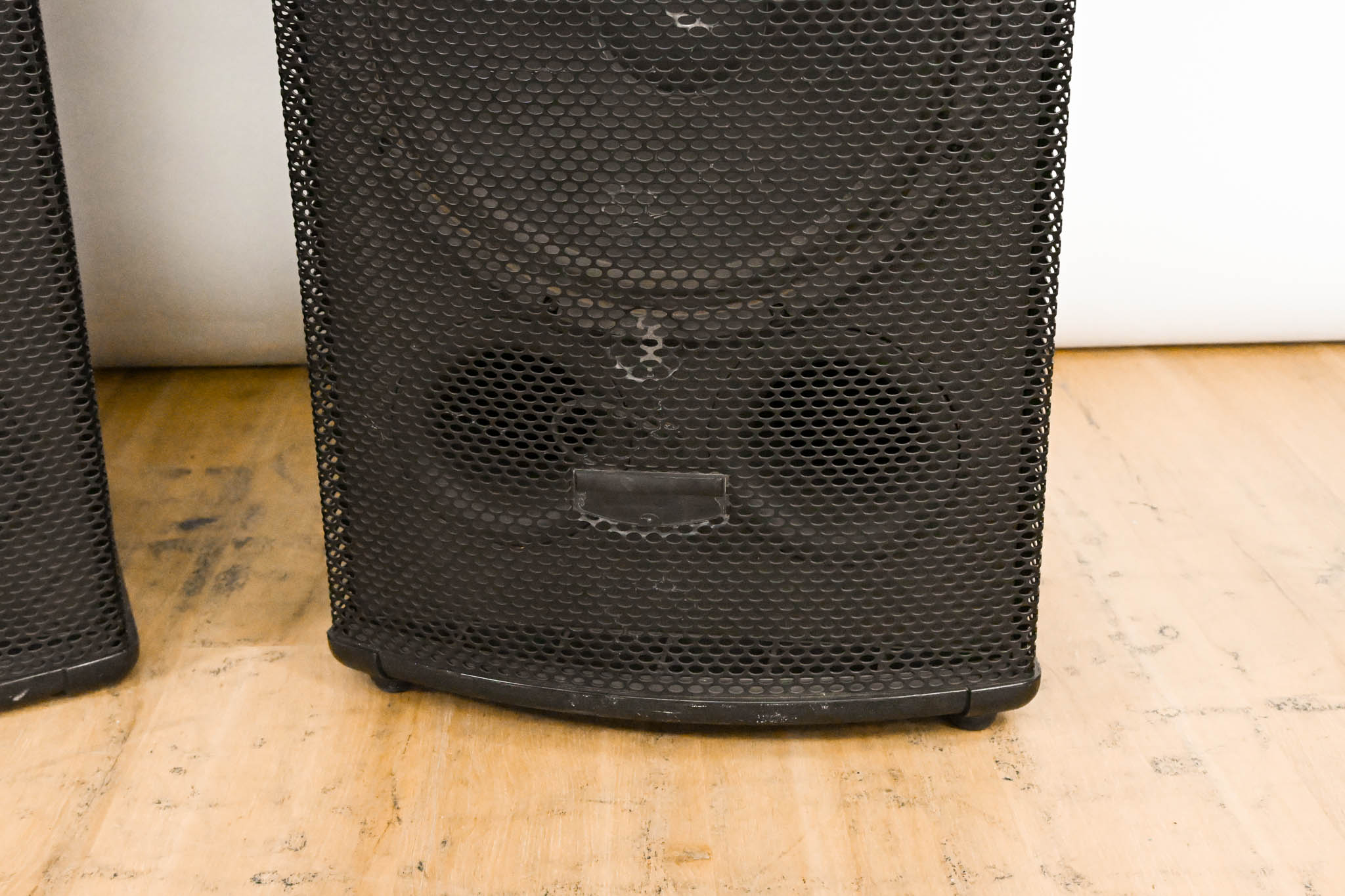 Mackie SR1530 Active 3-Way Sound Reinforcement Speaker (PAIR)