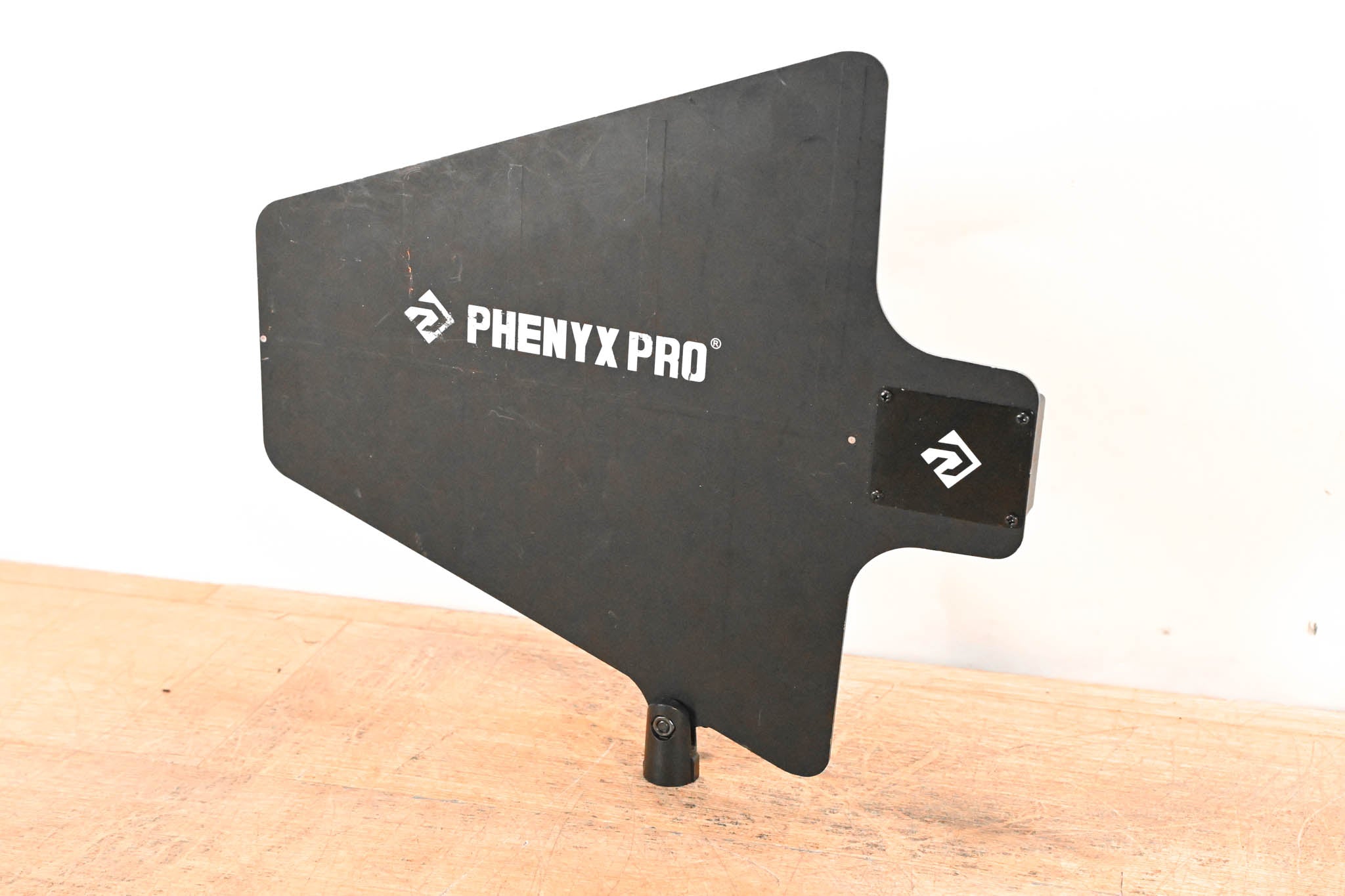 Phenyx Pro PAS-82 UHF Paddle Directional Antenna - 400-950MHz
