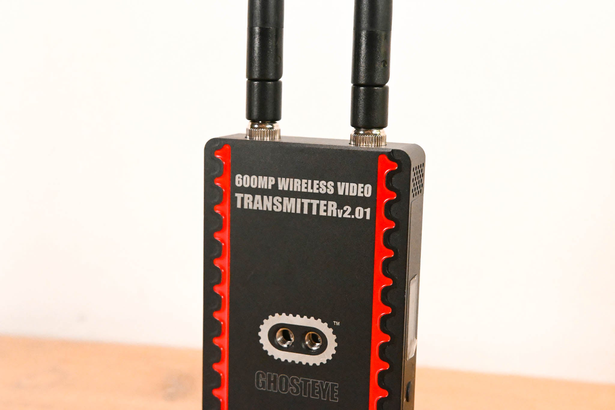 CINEGEARS Ghost-Eye 600MP v2 Wireless Video Transmission Kit w/ two RX