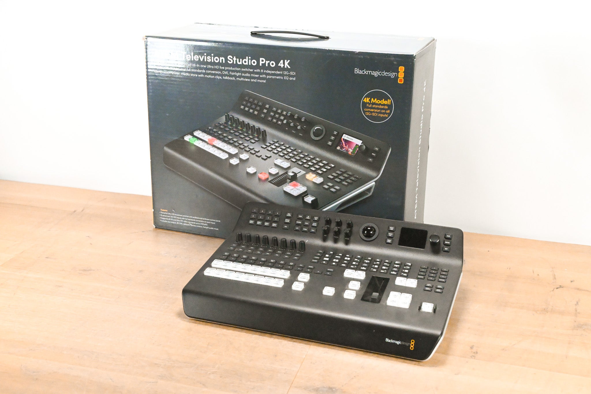 Blackmagic Design ATEM Television Studio Pro 4K CG01XW5
