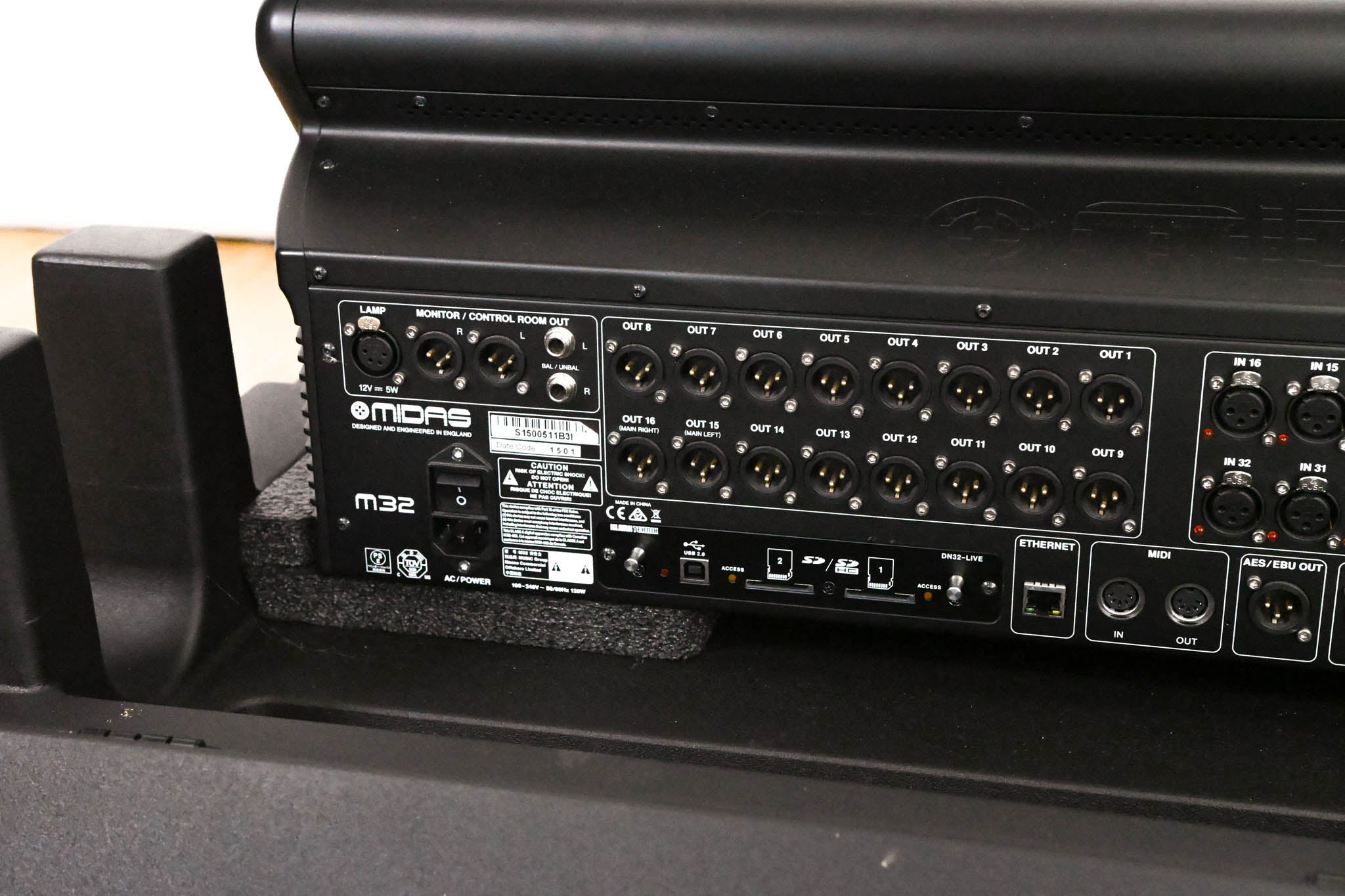 Midas M32 40-Channel Digital Audio Console with Road Case