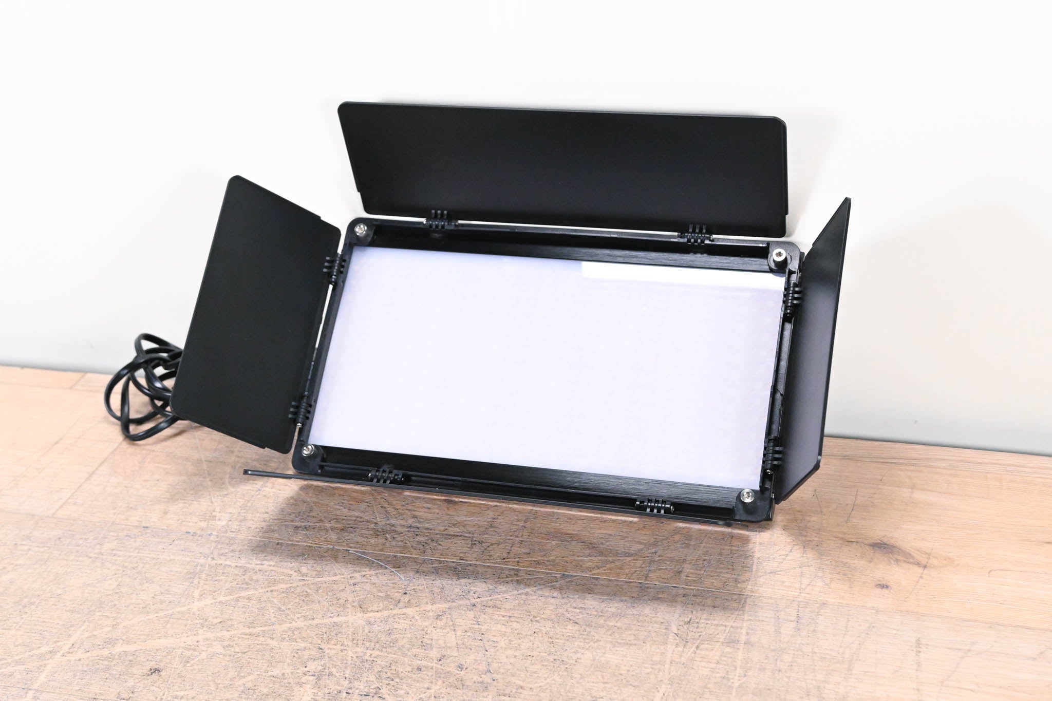 Great Video Maker GVM-1500D 75W Bi-Color and RGB Video Panel Light