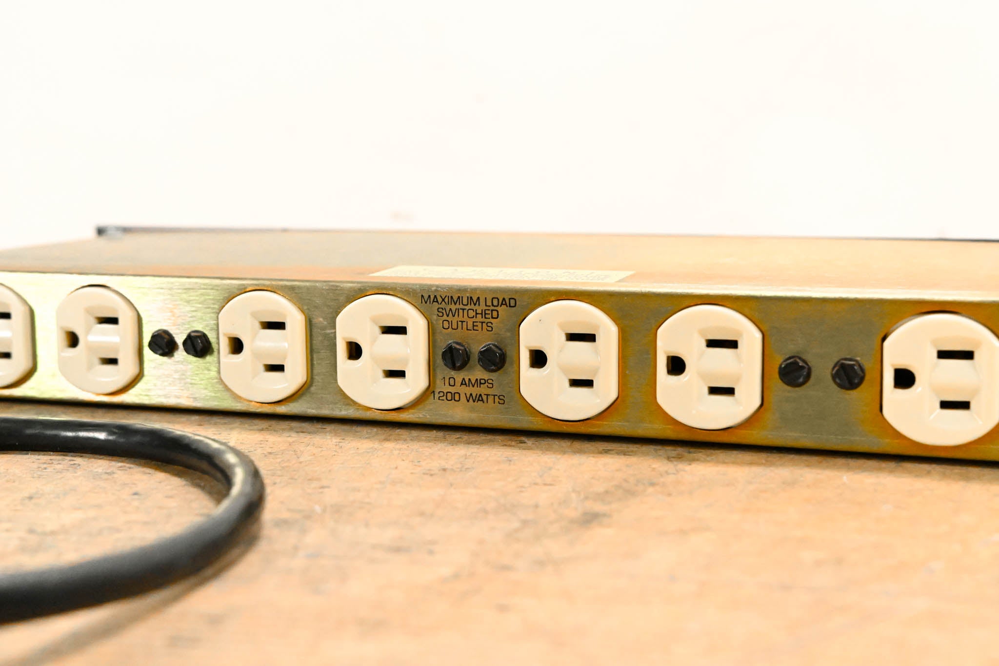 Furman PL-8 120V 15A Power Conditioner with Lights