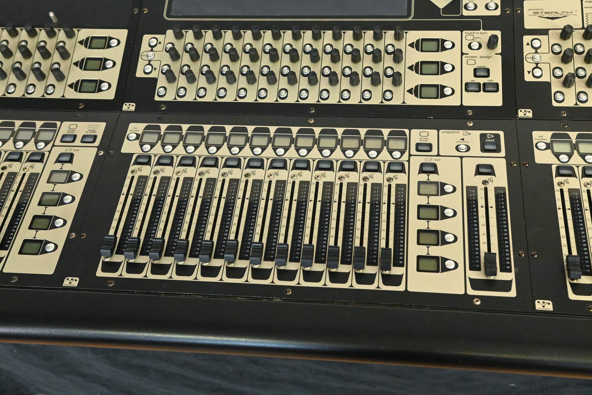 DiGiCo SD8 120-Channel Digital Mixing Console with Road Case