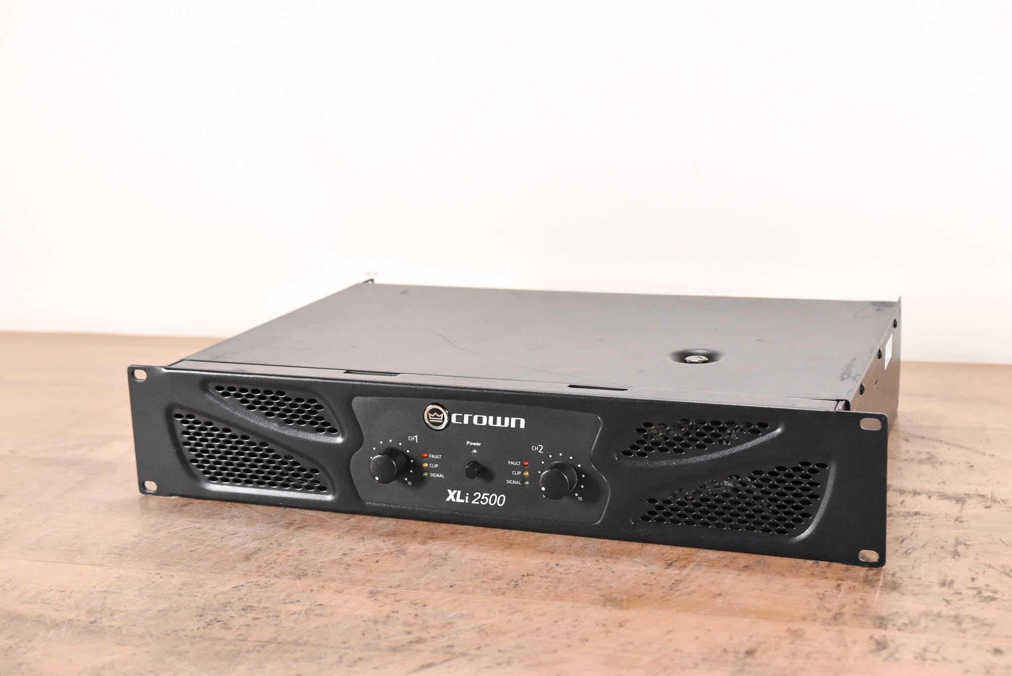 Crown XLi 2500 Two-Channel Power Amplifier