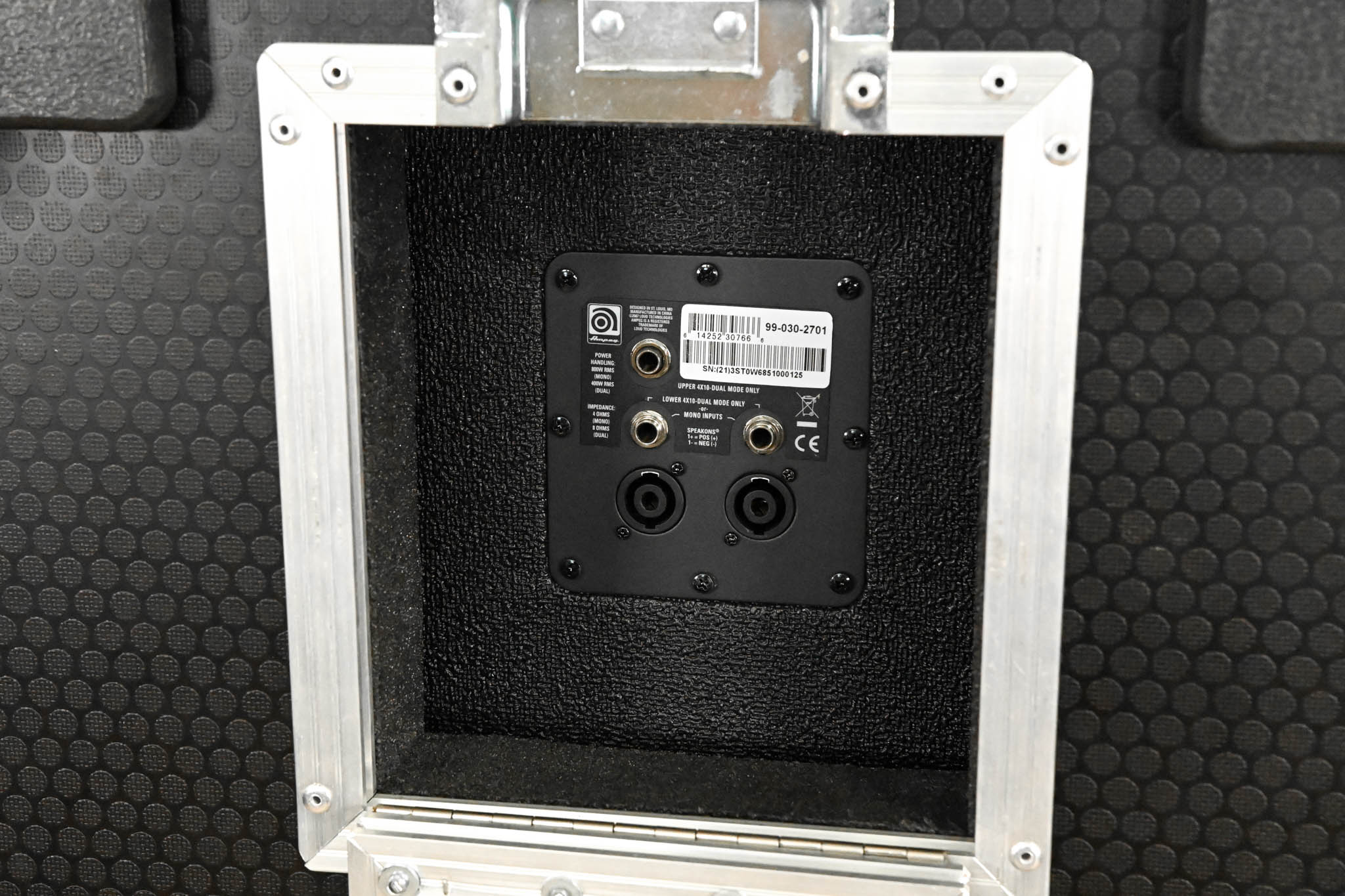 Ampeg SVT-810E 8x10" 800W Bass Cabinet with Road Case