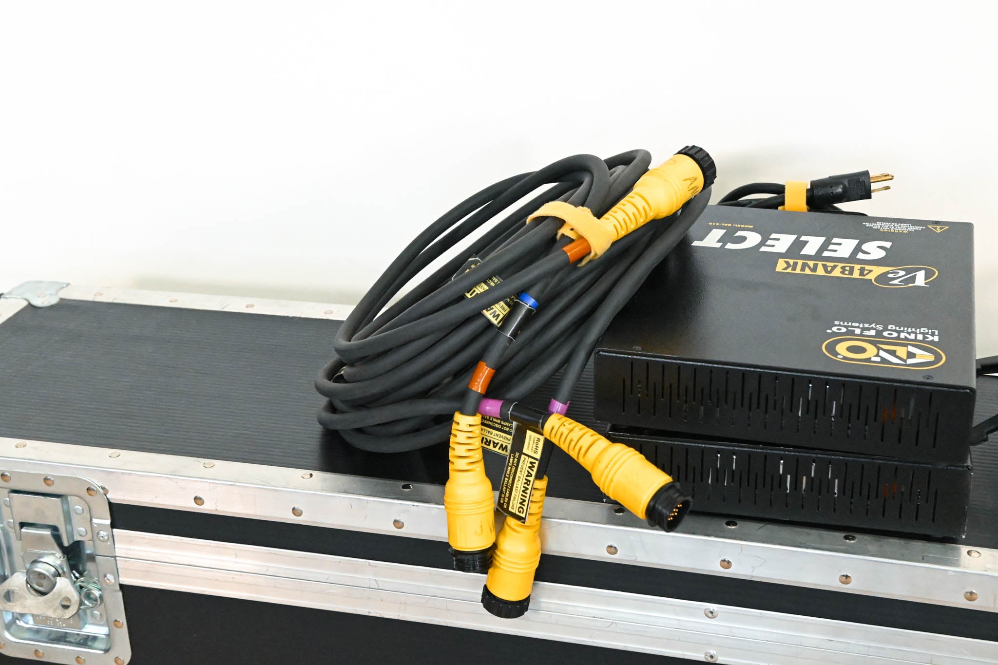 Kino Flo Select 4Bank 2-Light Gaffer Kit