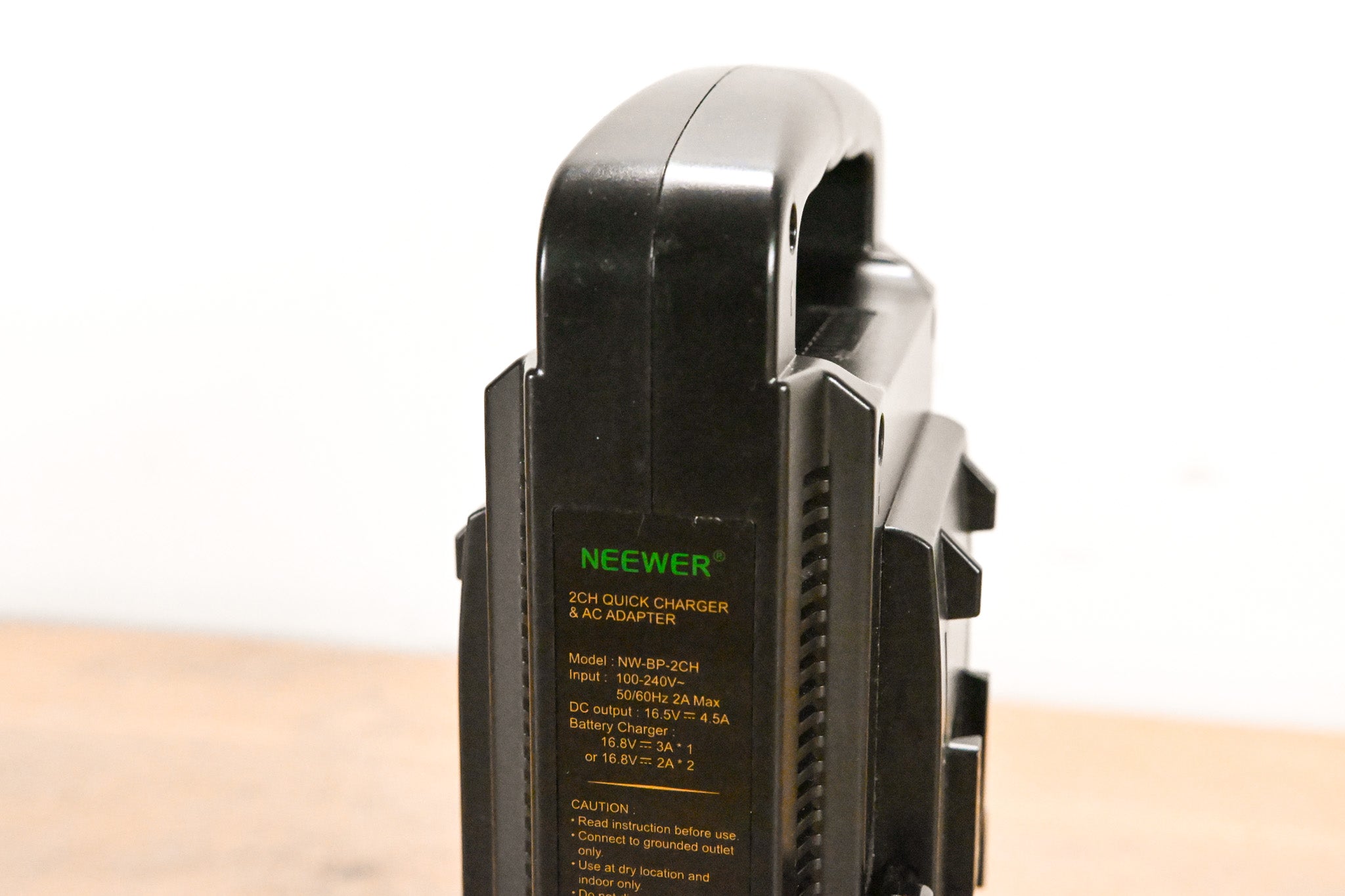 Neewer NW-BP-2CH Dual-Channel V-Mount/V Lock Battery Charger