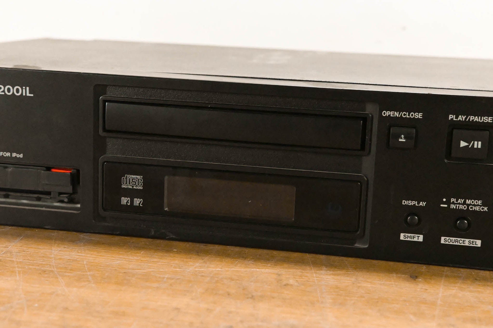 TASCAM CD-200iL Professional CD Player & iPod Dock
