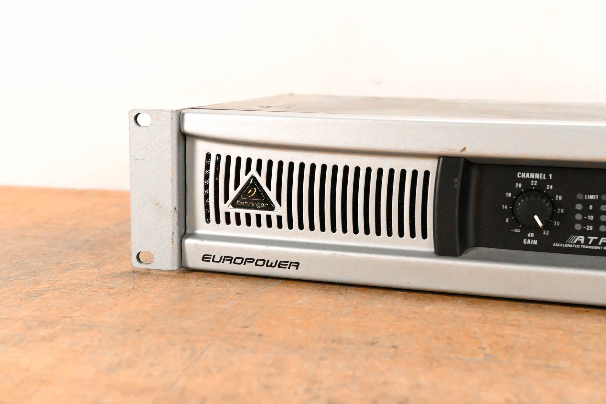 Behringer Europower EPQ1200 Stereo Power Amplifier