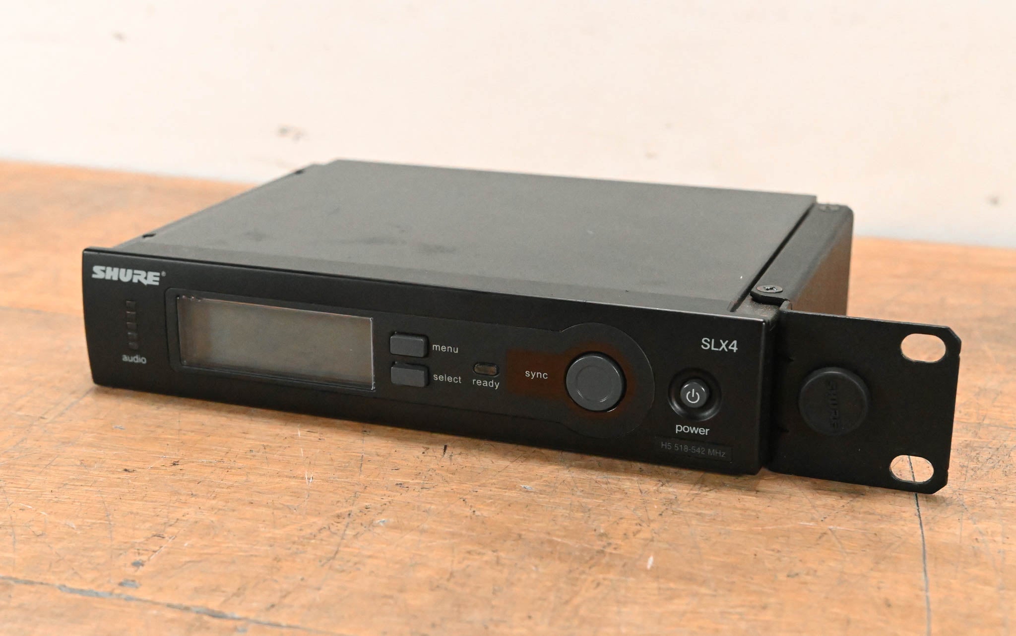 Shure SLX4 Wireless Receiver - H5 Band: 518-542 MHz (NO POWER SUPPLY)