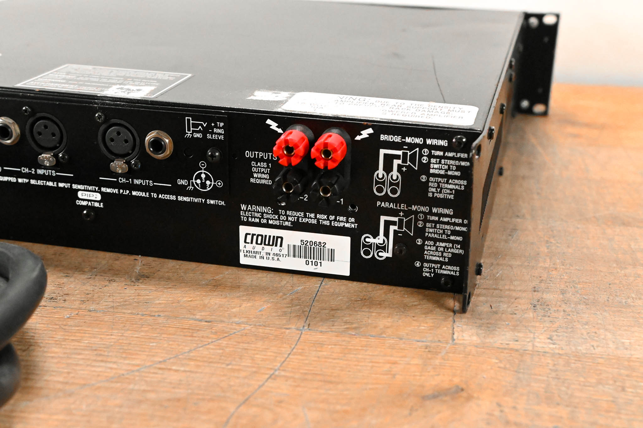 Crown Macro-Tech 2402 2-Channel Power Amplifier