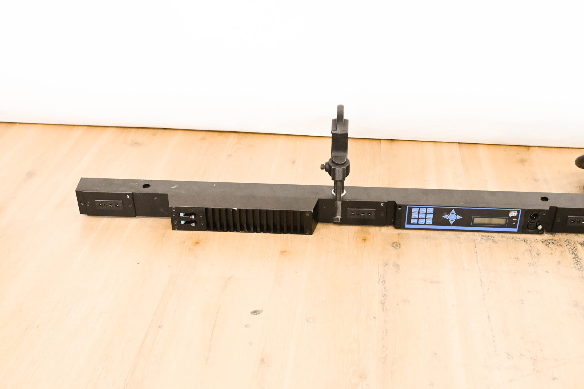 ETC SB6-10M 6 x 10A (1200W) SmartBar with Stage Pin Connectors