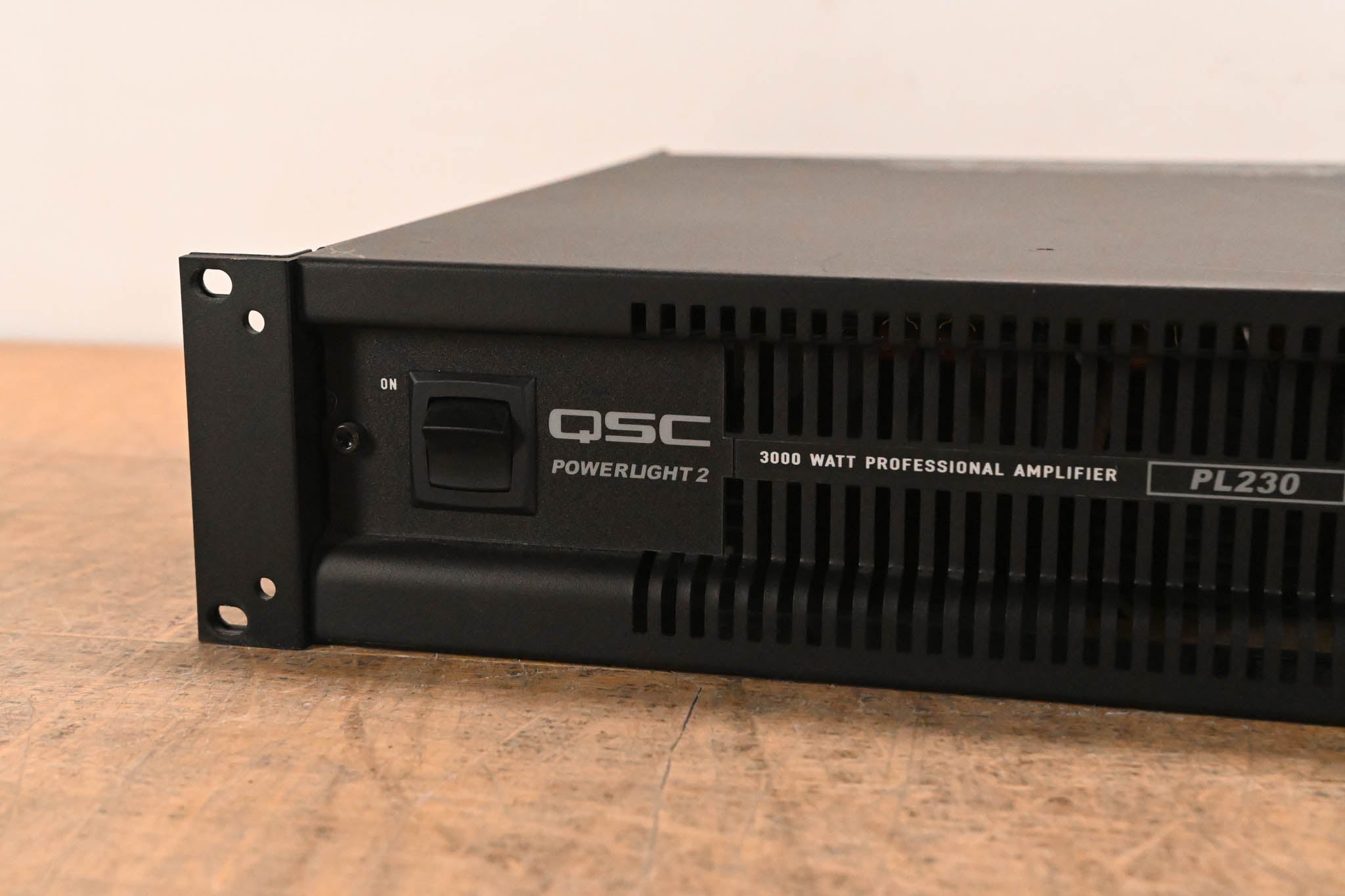 QSC PL230 PowerLight 2 Series 2-Channel 1500W Power Amplifier