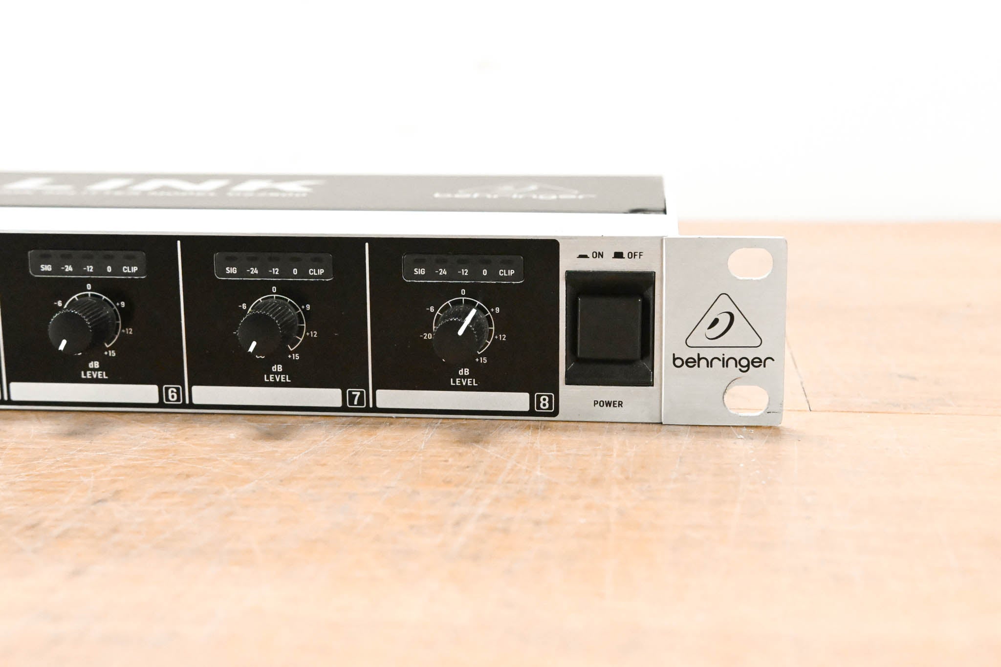 Behringer ULTRALINK DS2800 2-Input 8-Output Distribution Splitter