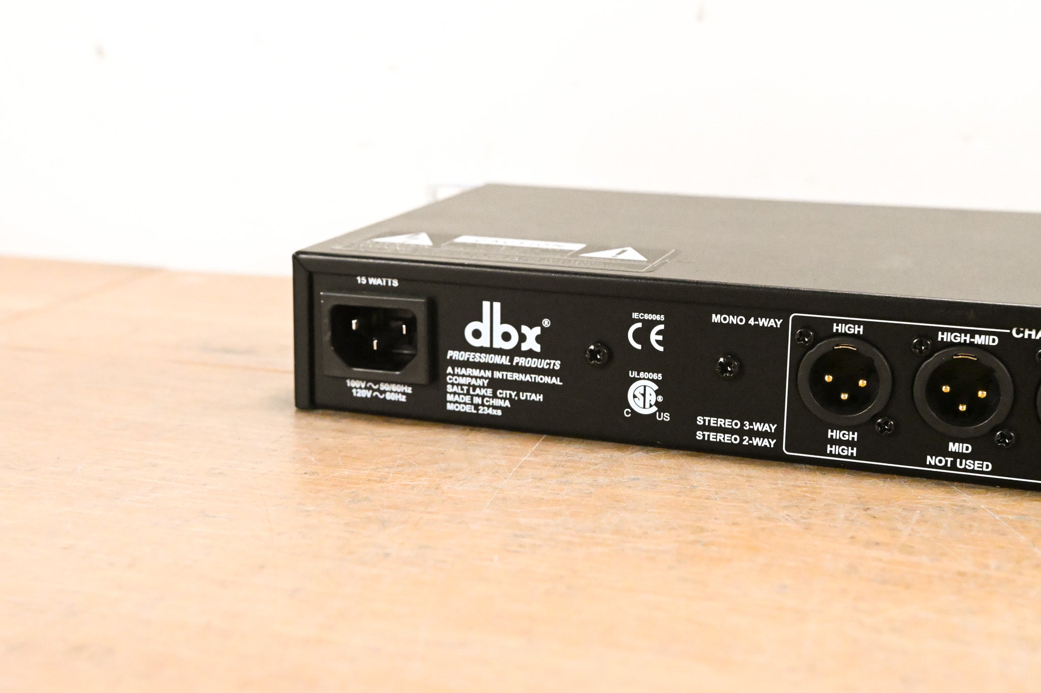 dbx 234xs 2/3-Way Stereo, 4-Way Mono Crossover